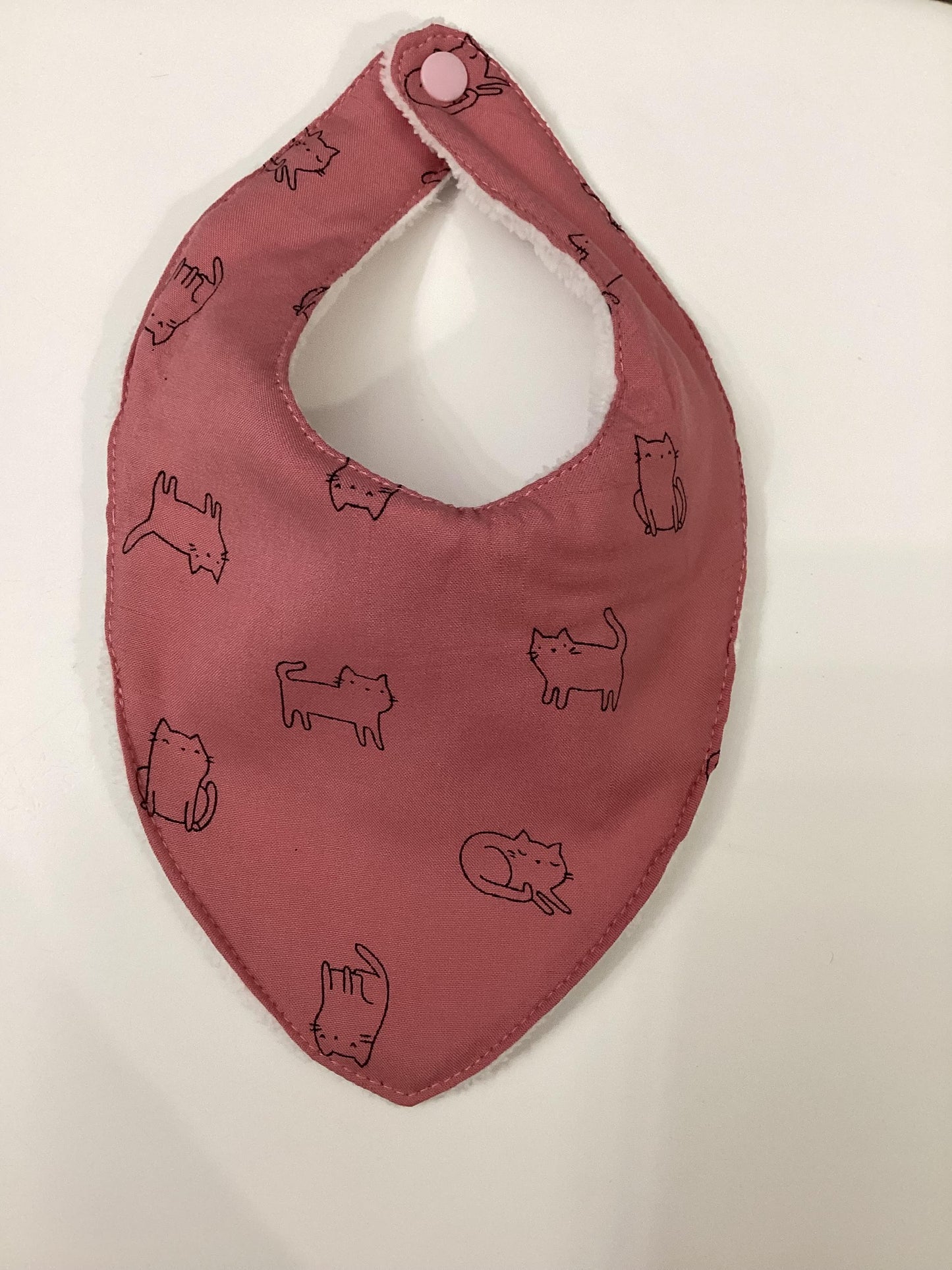 Bavoir bandana rose chat