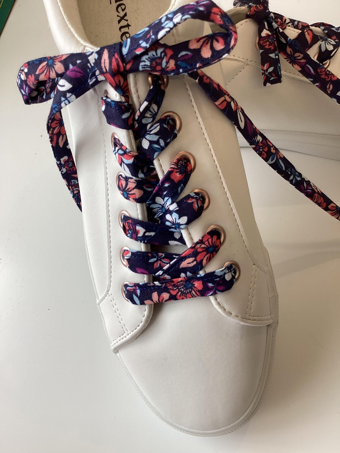 Lacets en coton fleuri