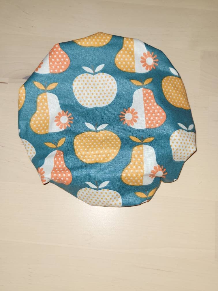 Charlotte alimentaire en tissu avec des motifs de poires et pommes