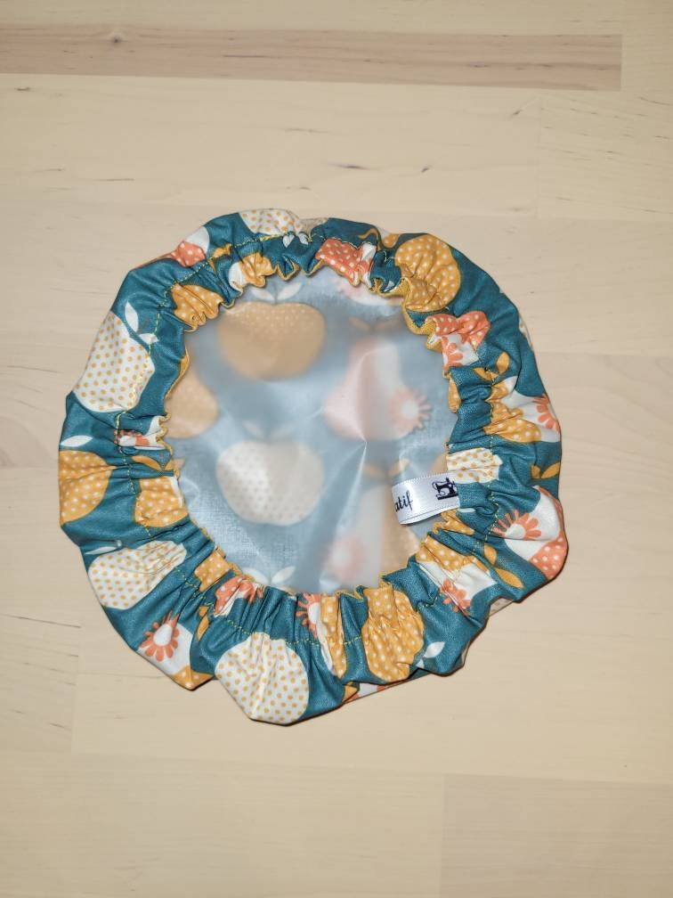 Charlotte alimentaire en tissu avec des motifs de poires et pommes