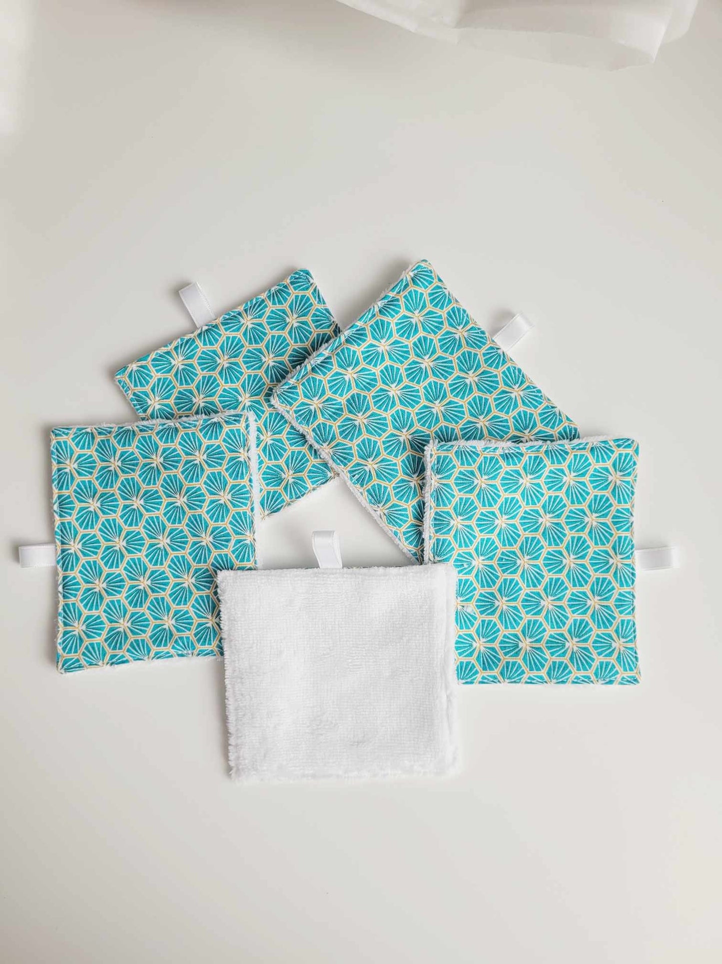 Panier et lingettes démaquillantes