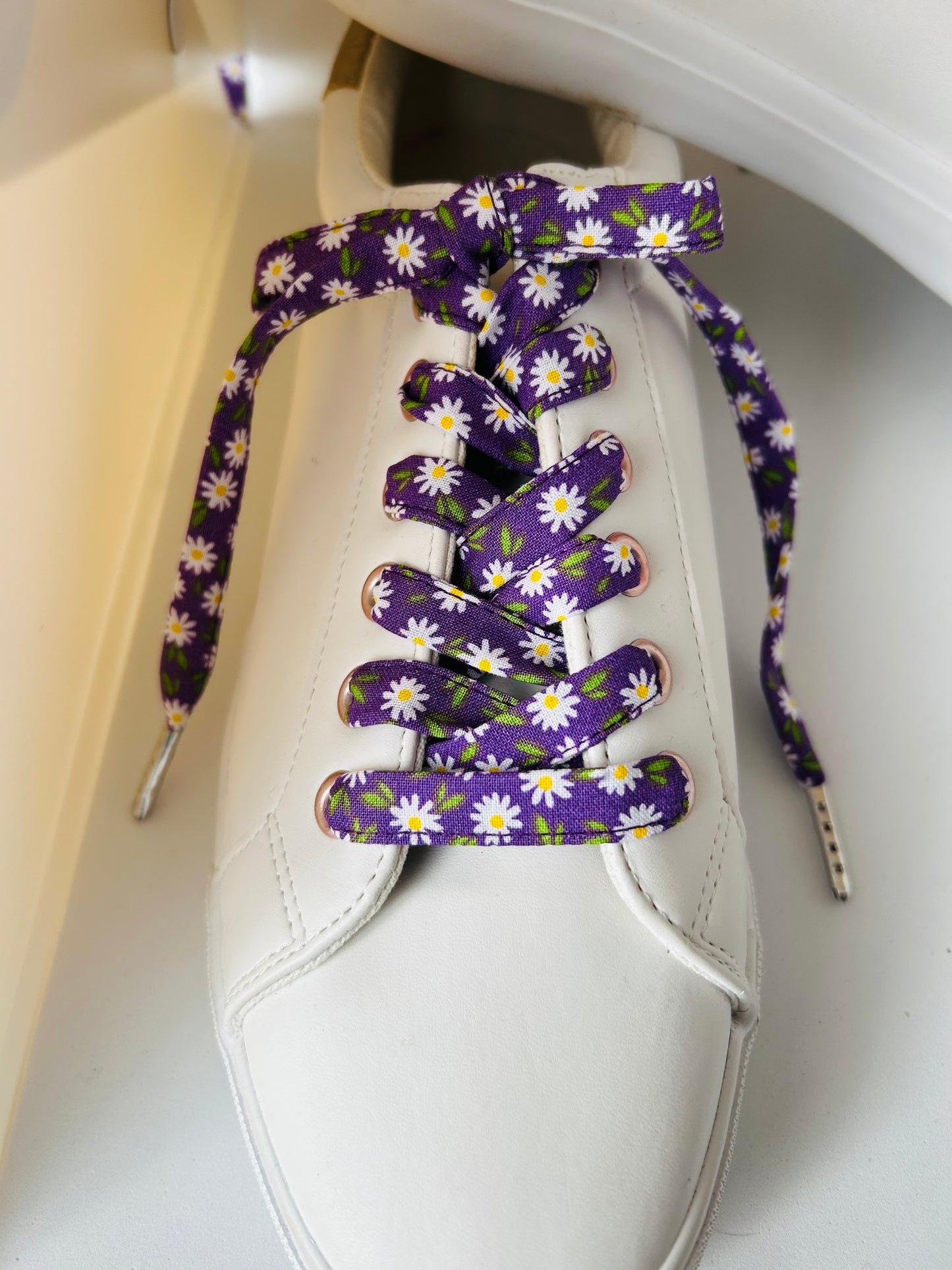 Lacets fleuri violet