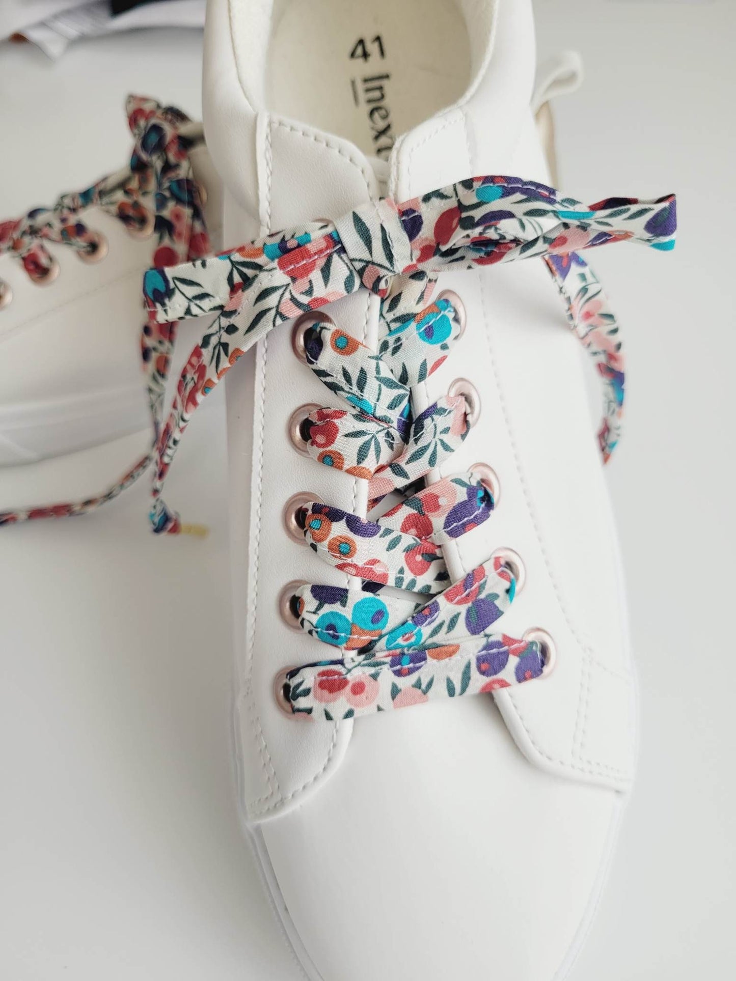 Lacets fleuri liberty