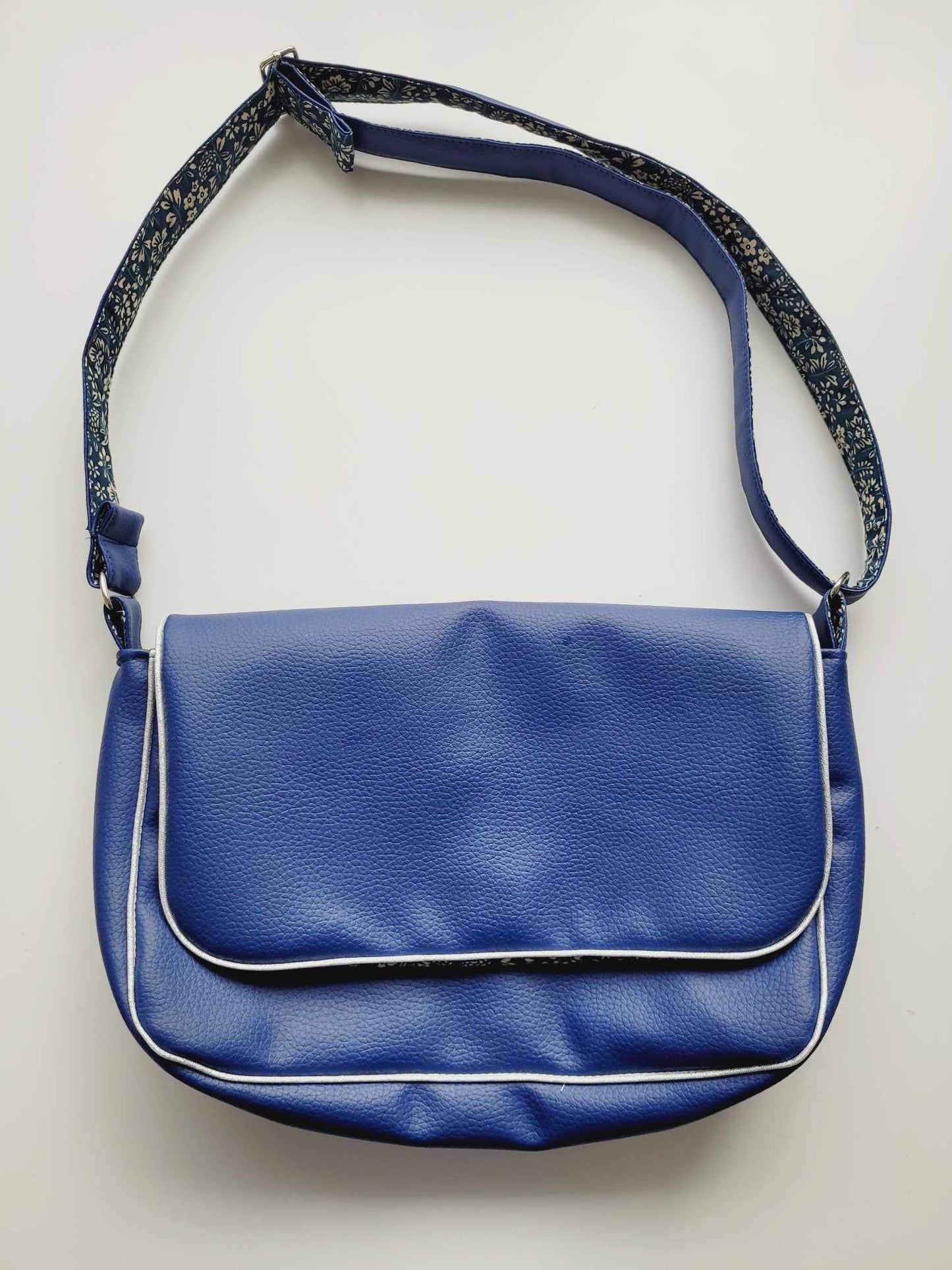 Sac à main simili cuir fleuri