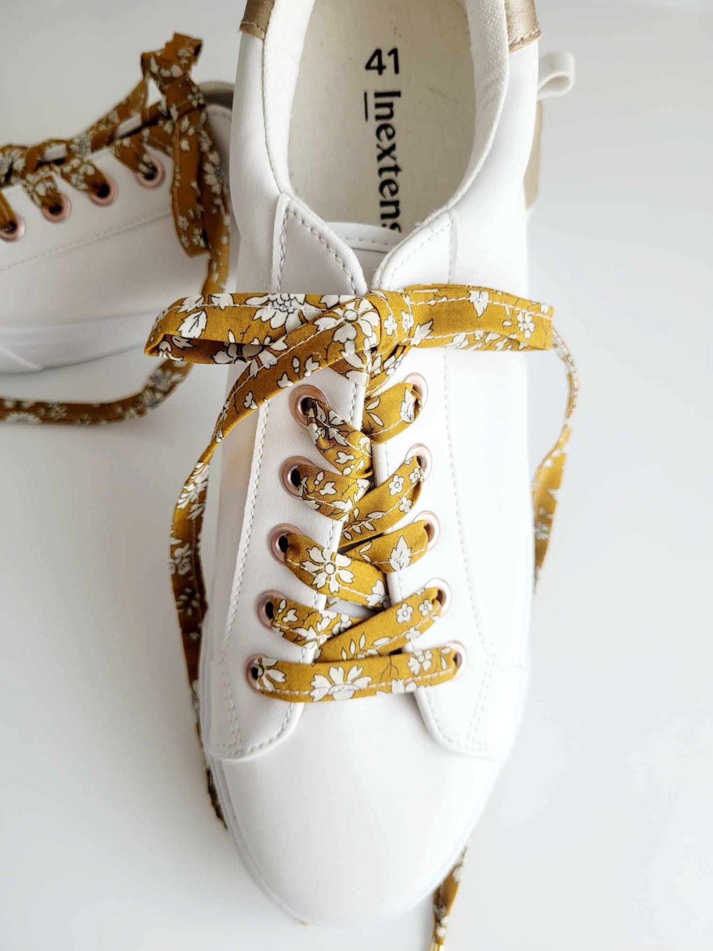 Lacets fleuri liberty