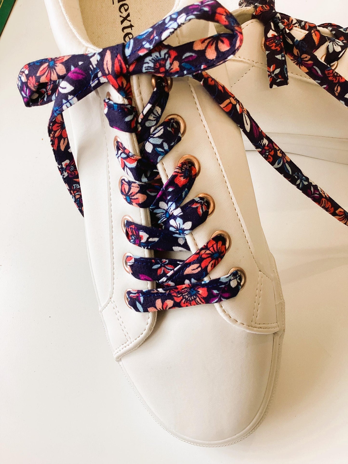 Lacets en coton fleuri