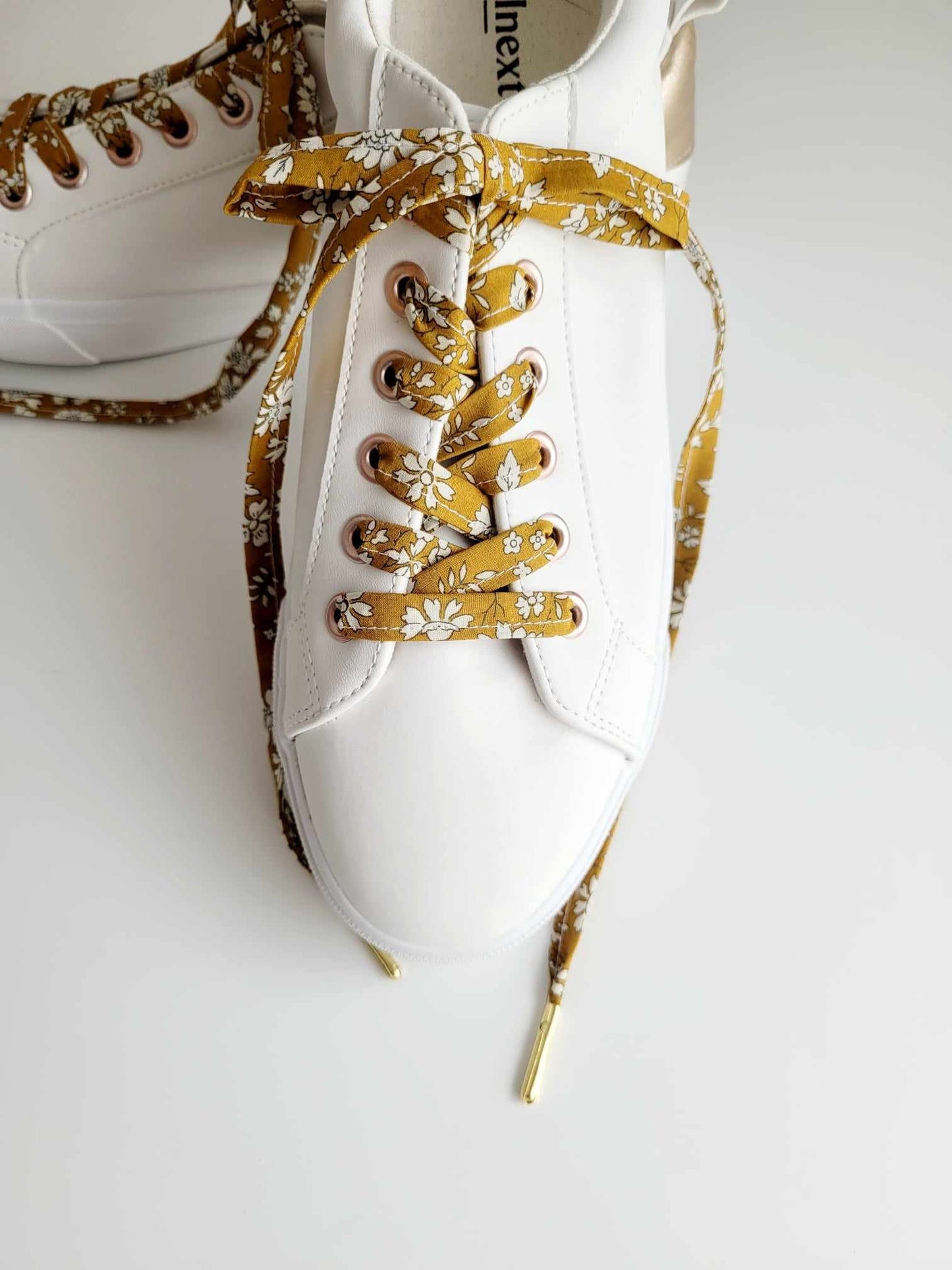 Lacets fleuri liberty