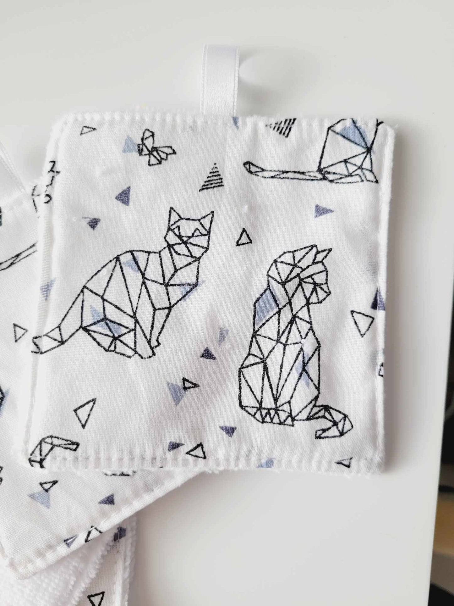 Panier et lingettes démaquillantes chat