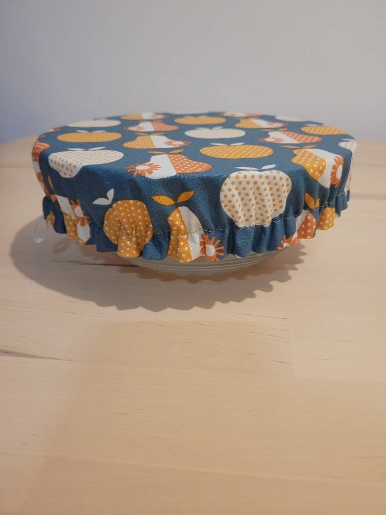 Charlotte alimentaire en tissu avec des motifs de poires et pommes