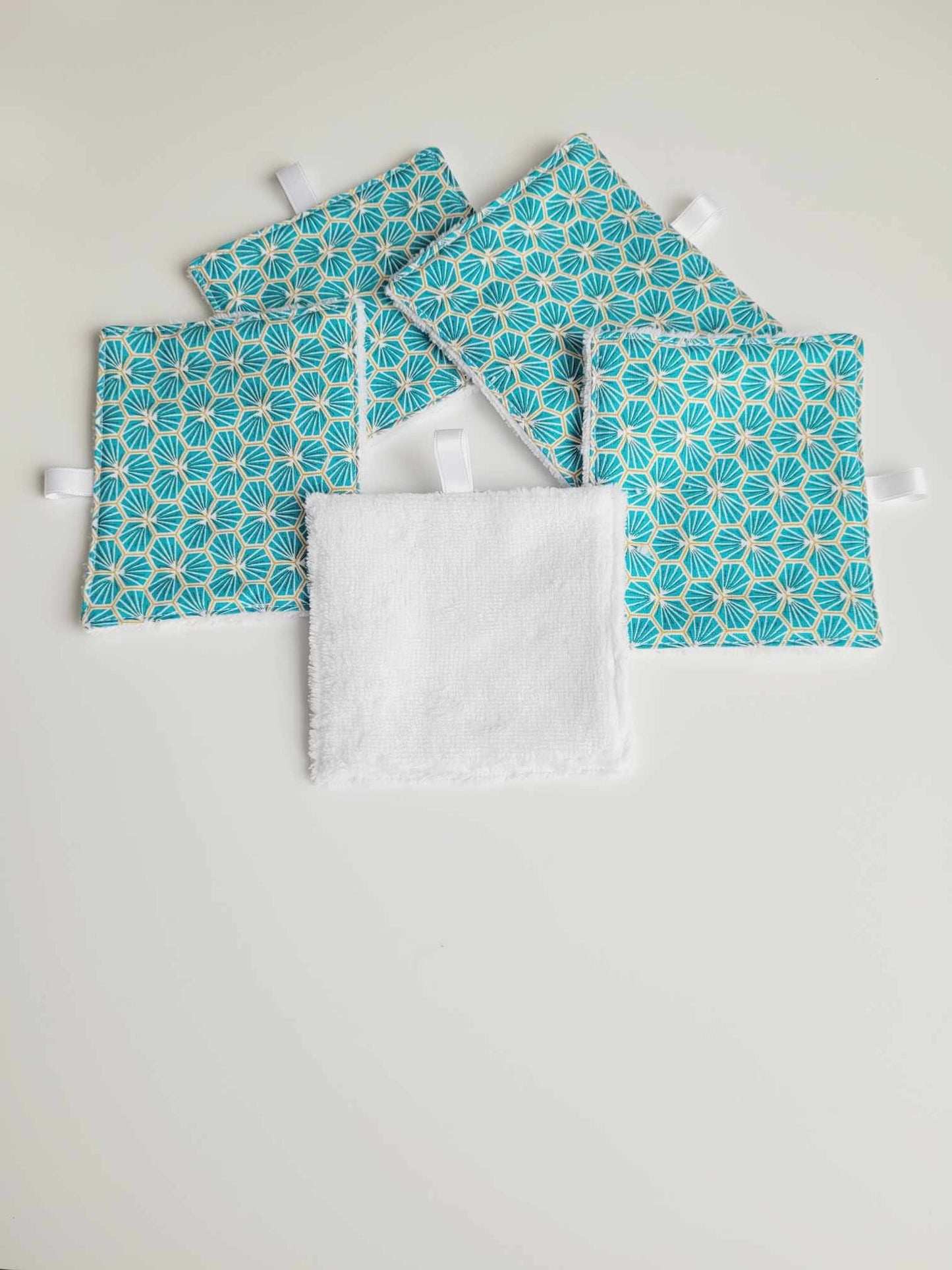 Panier et lingettes démaquillantes