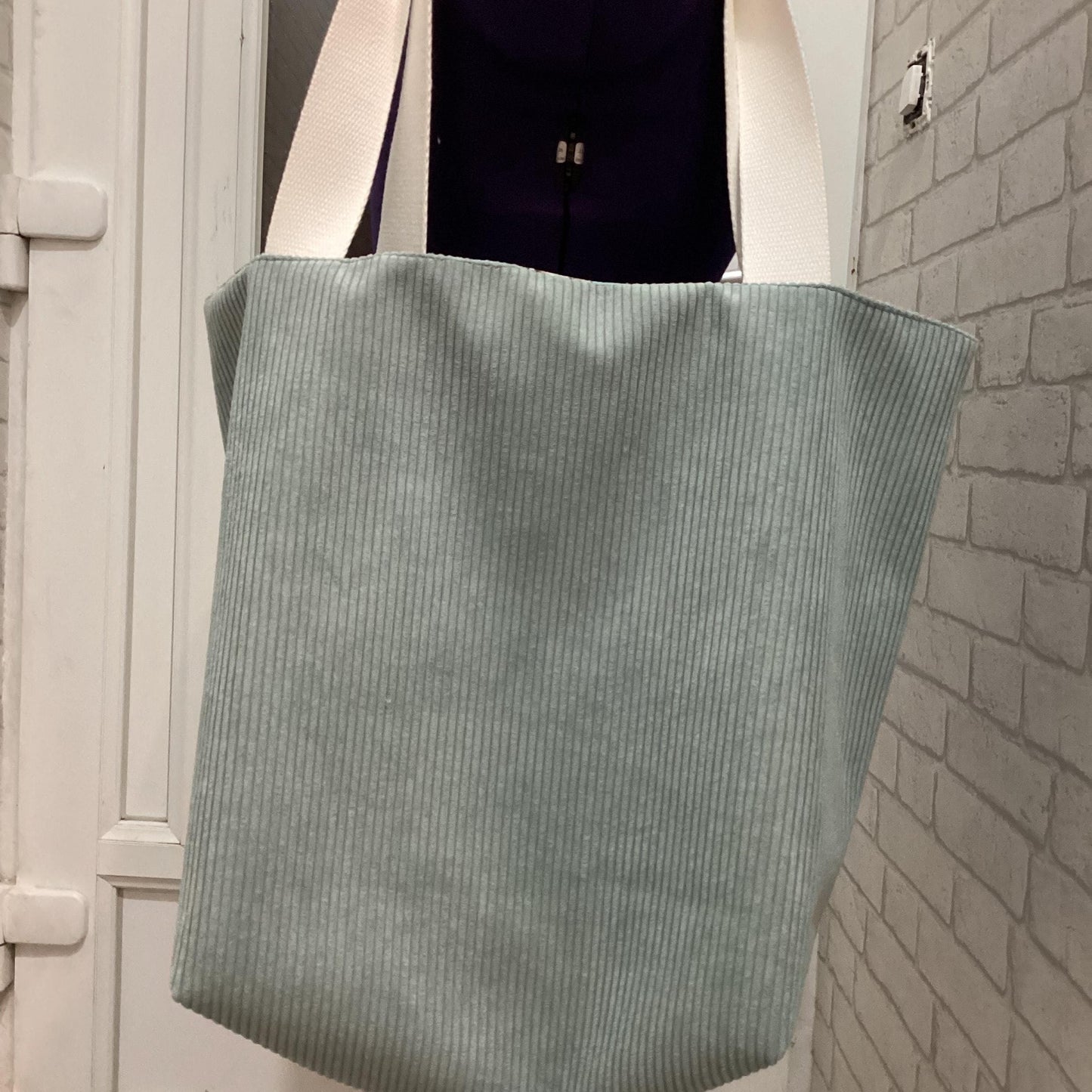 Sac cabas bleu turquoise en velours côtelé et tissu tête de mort