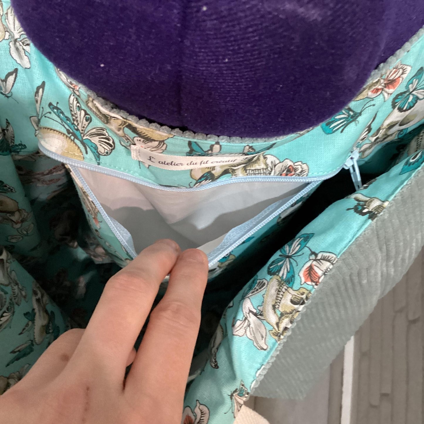 Sac cabas bleu turquoise en velours côtelé et tissu tête de mort