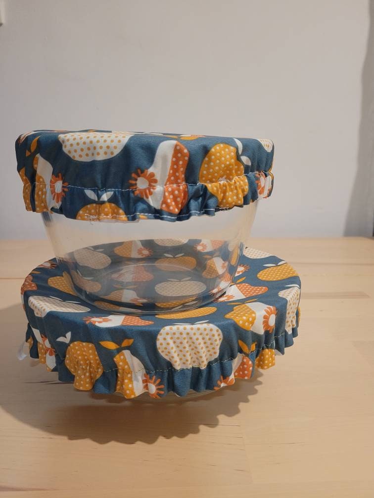 Charlotte alimentaire en tissu avec des motifs de poires et pommes