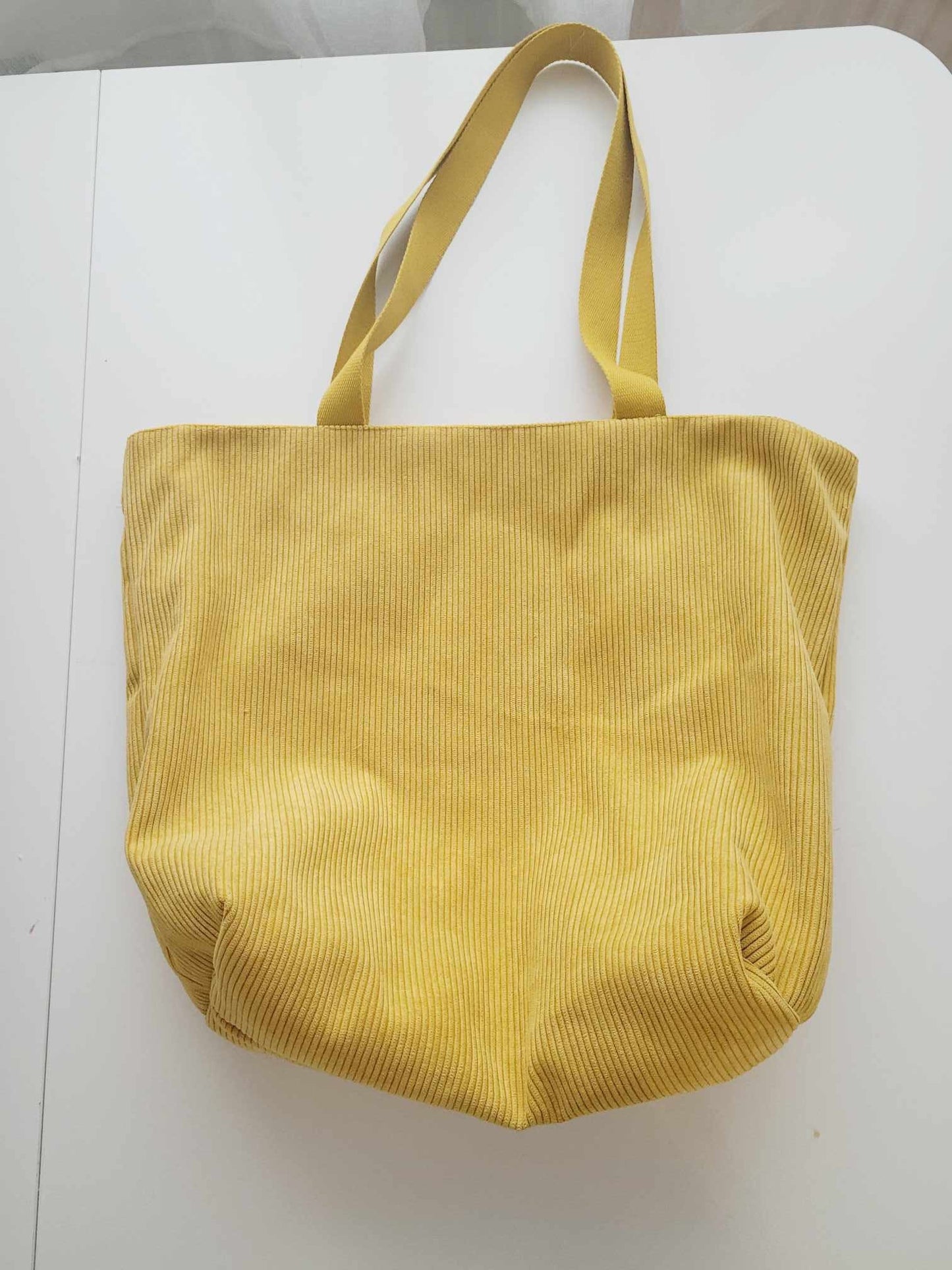 Sac cabas jaune en velours côtelé