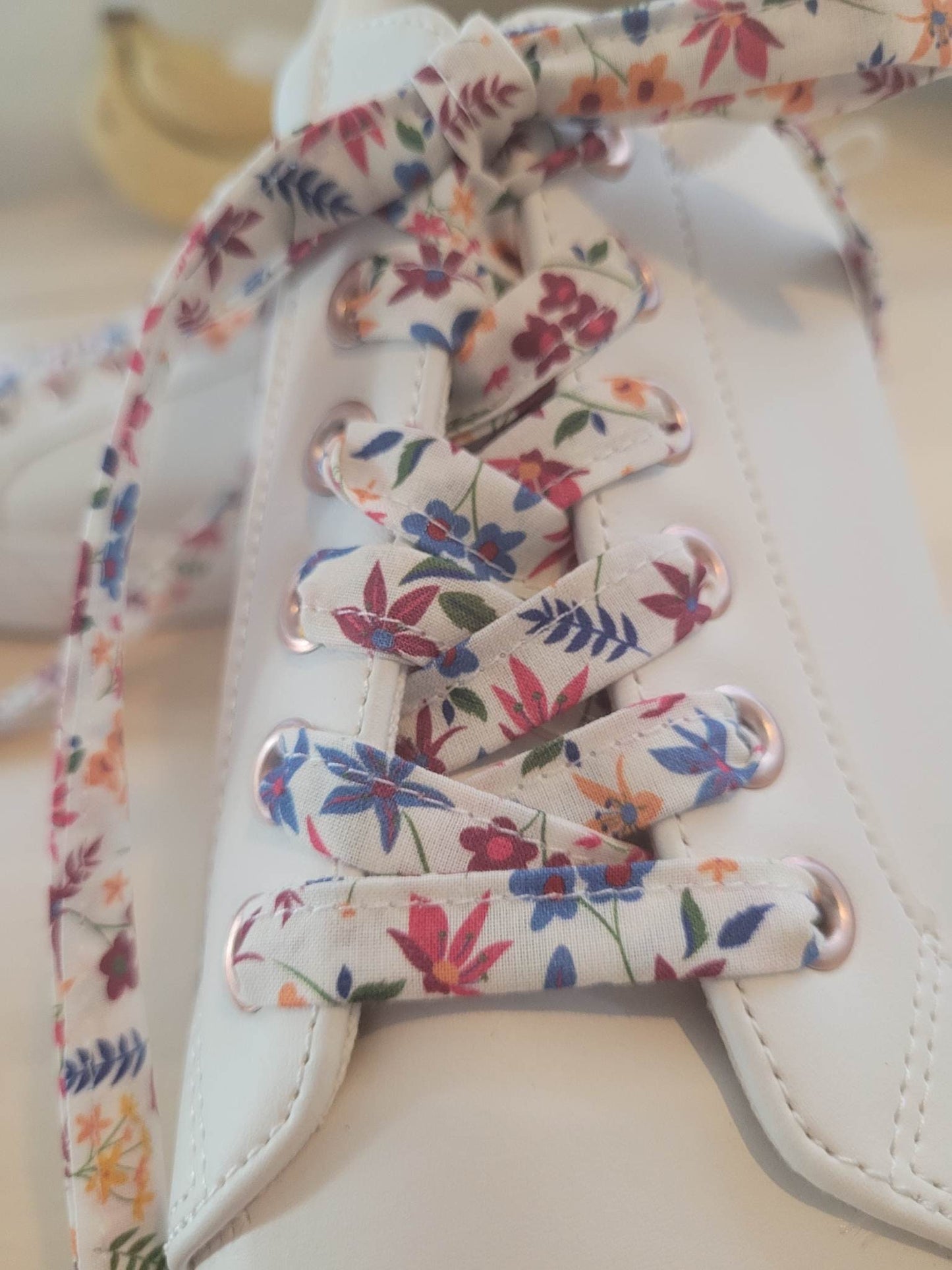 Lacets fleuri en tissu viscose