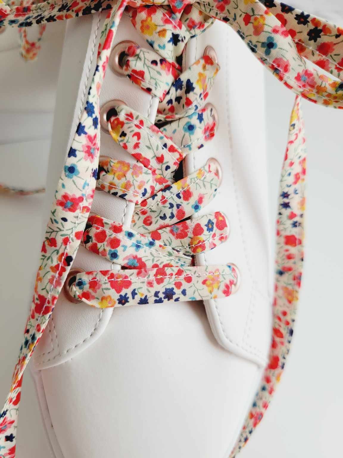 Lacets fleuri liberty