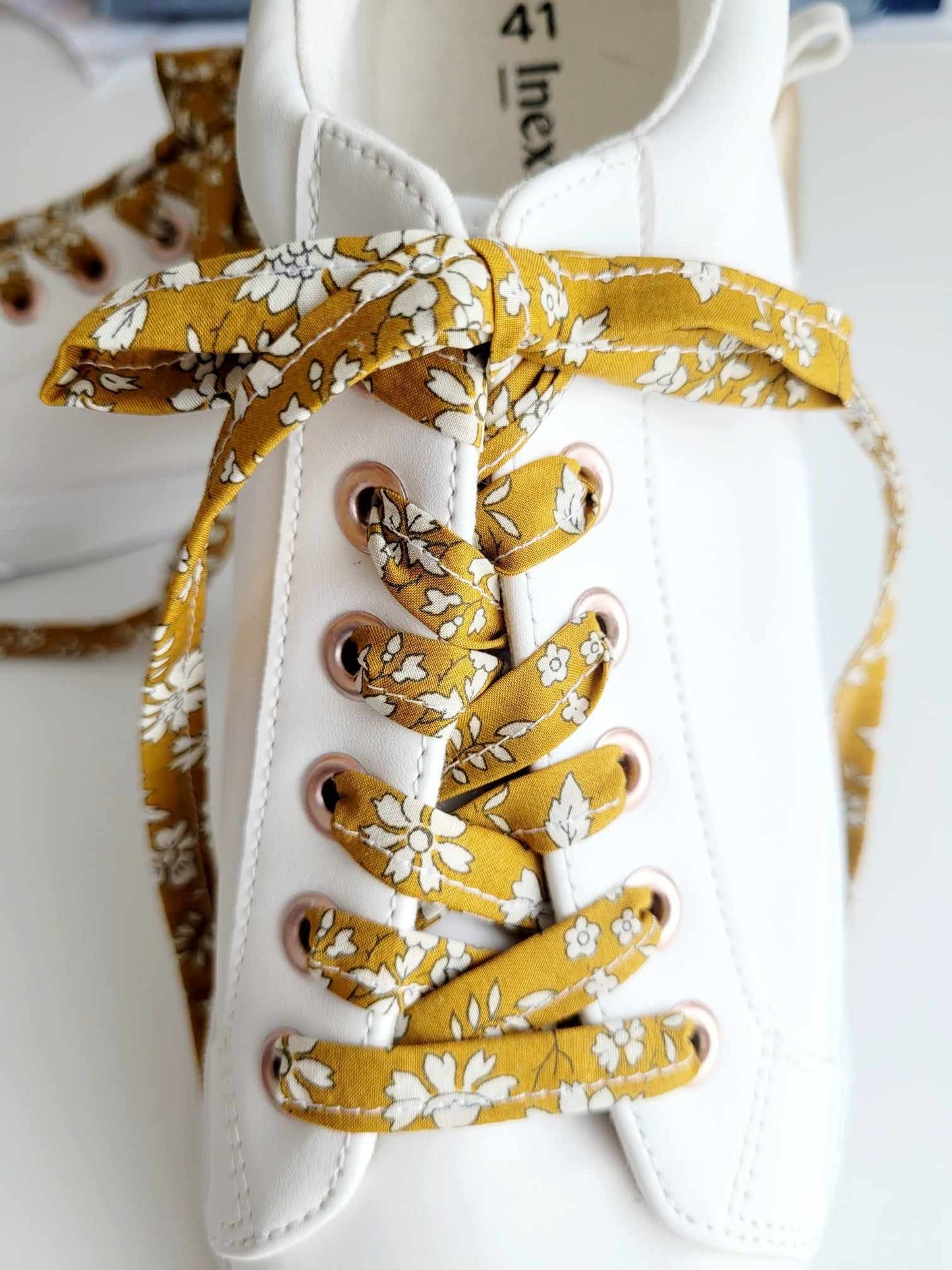 Lacets fleuri liberty