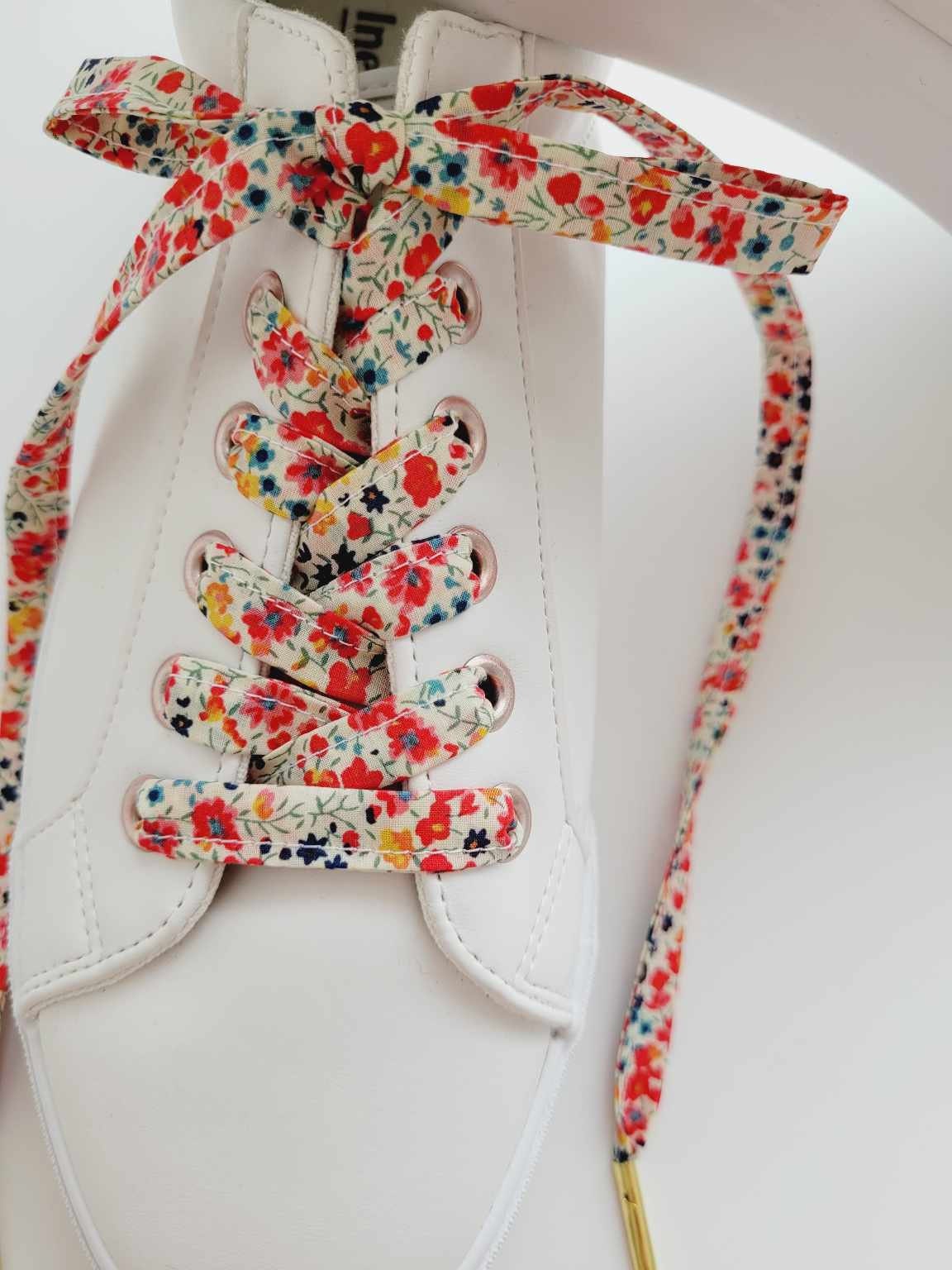 Lacets fleuri liberty