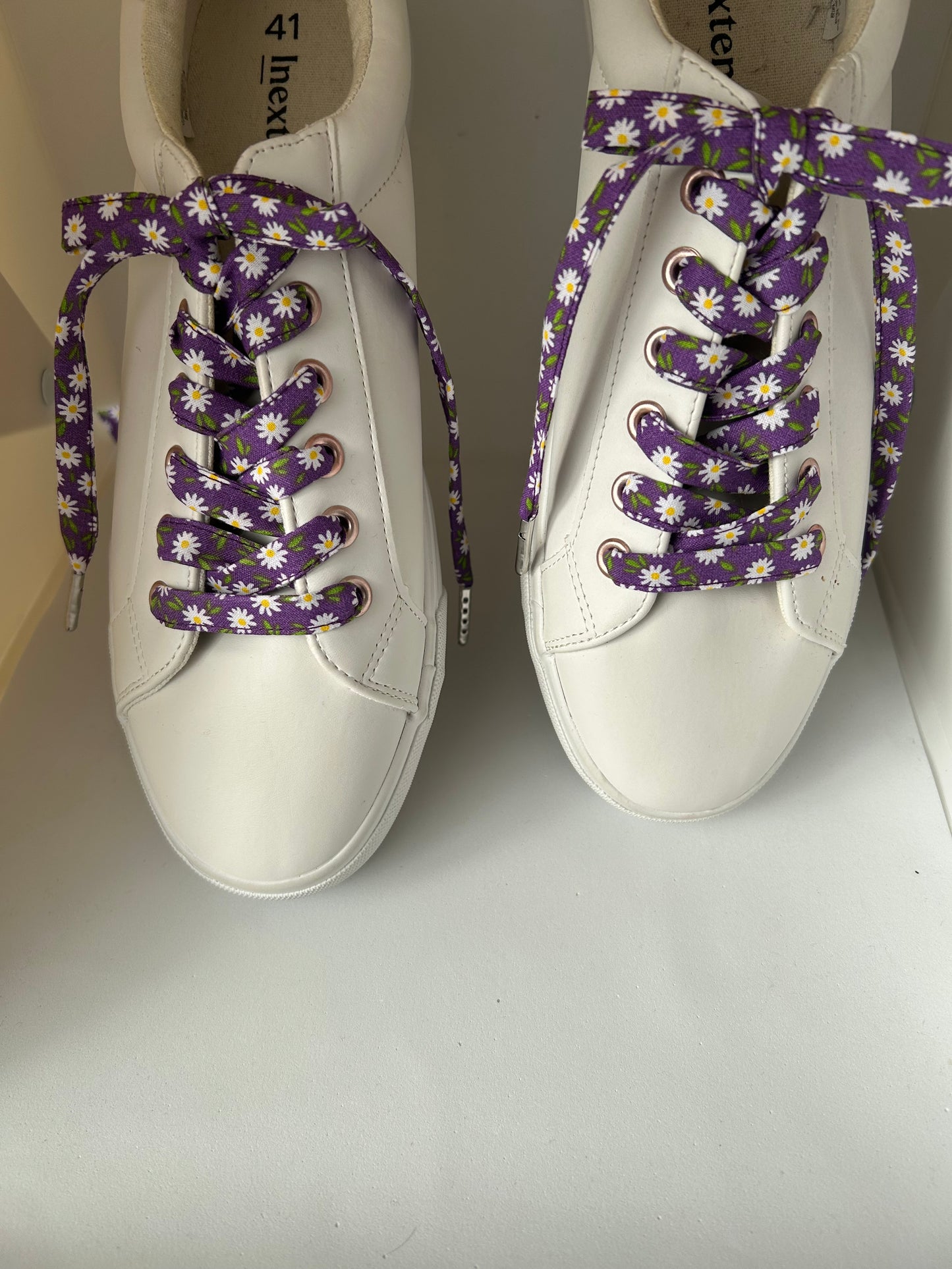 Lacets fleuri violet