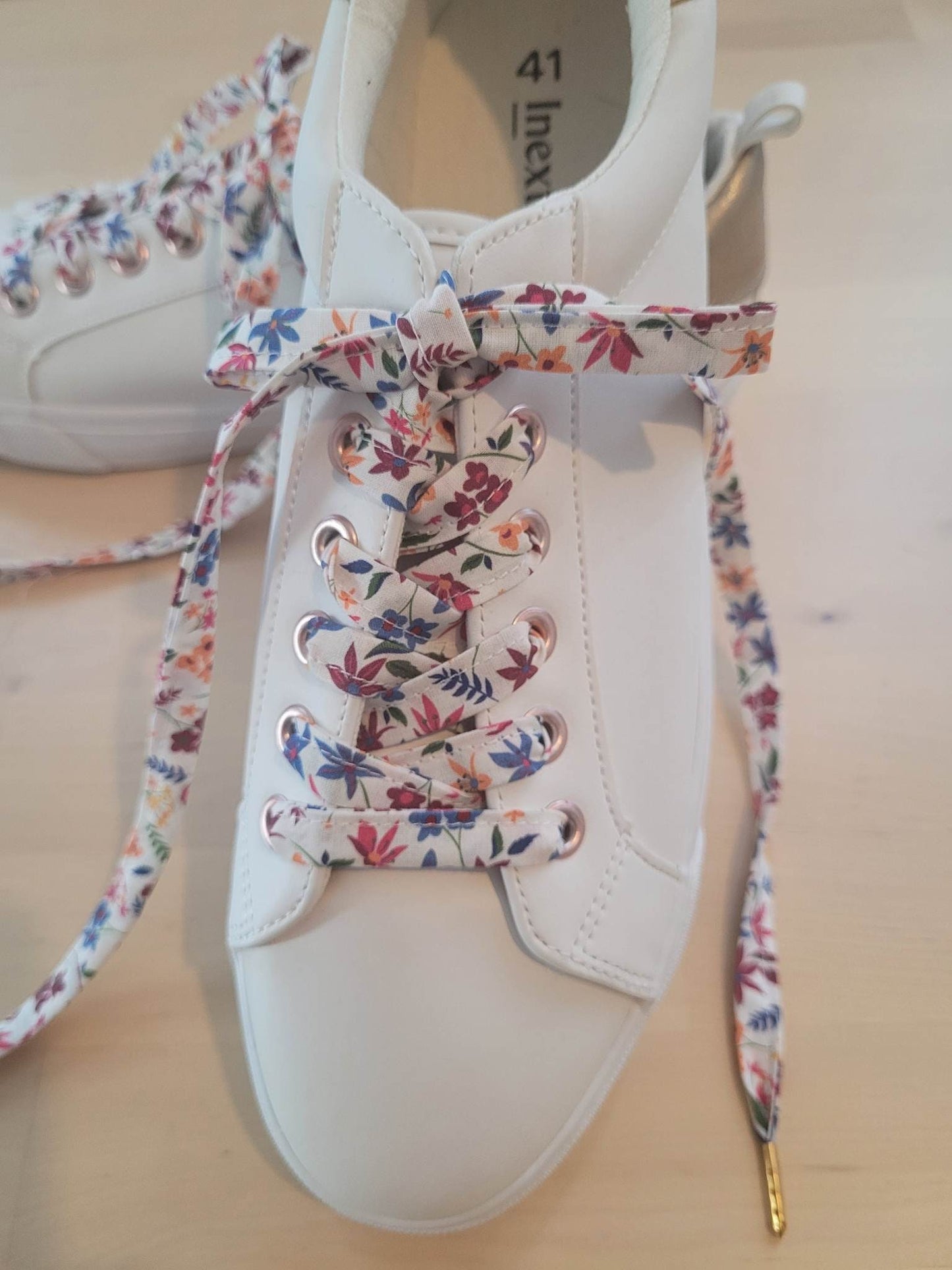 Lacets fleuri en tissu viscose