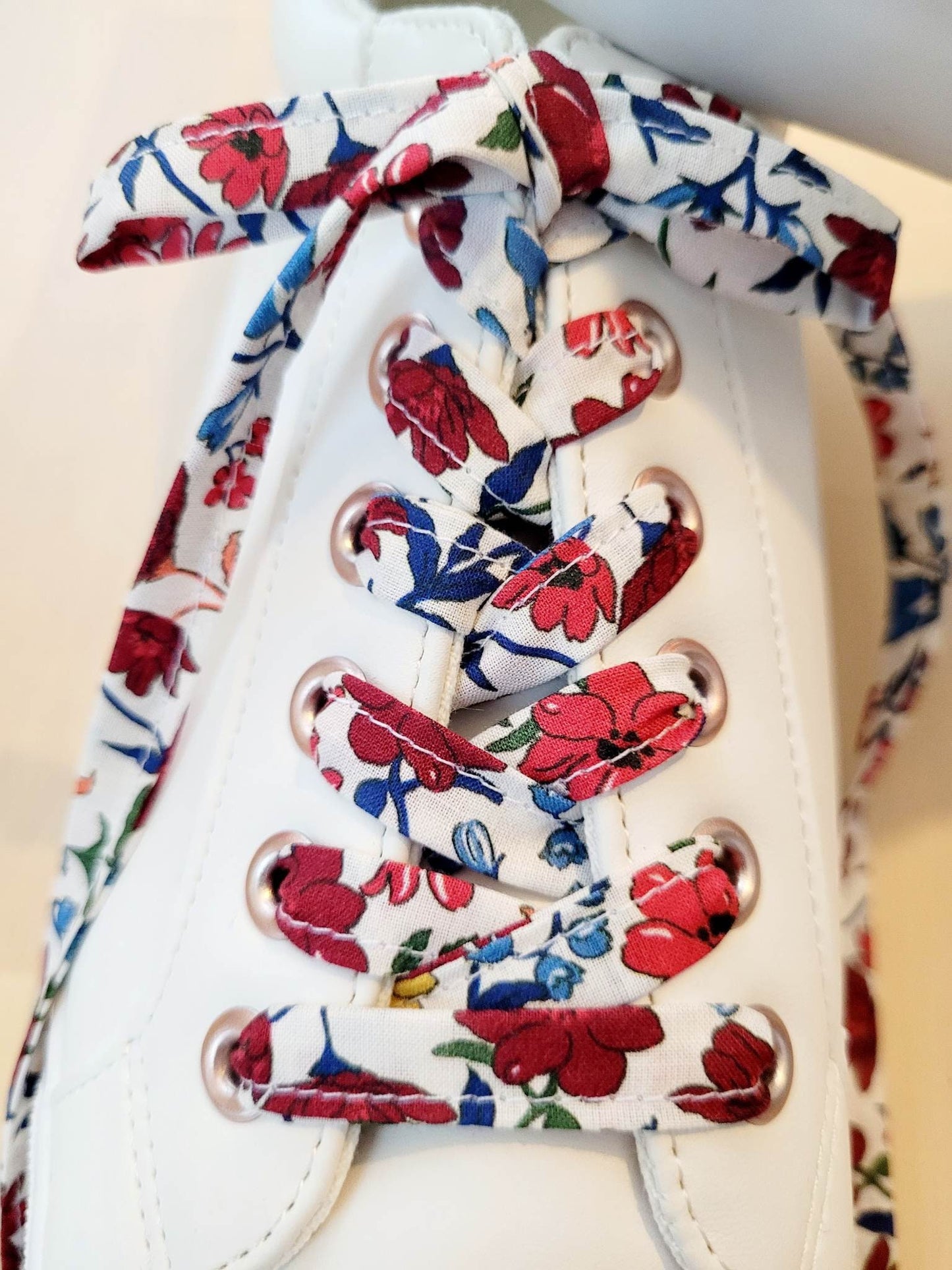 Lacets liberty fleurs en tissu viscose. Modèle Eglantine