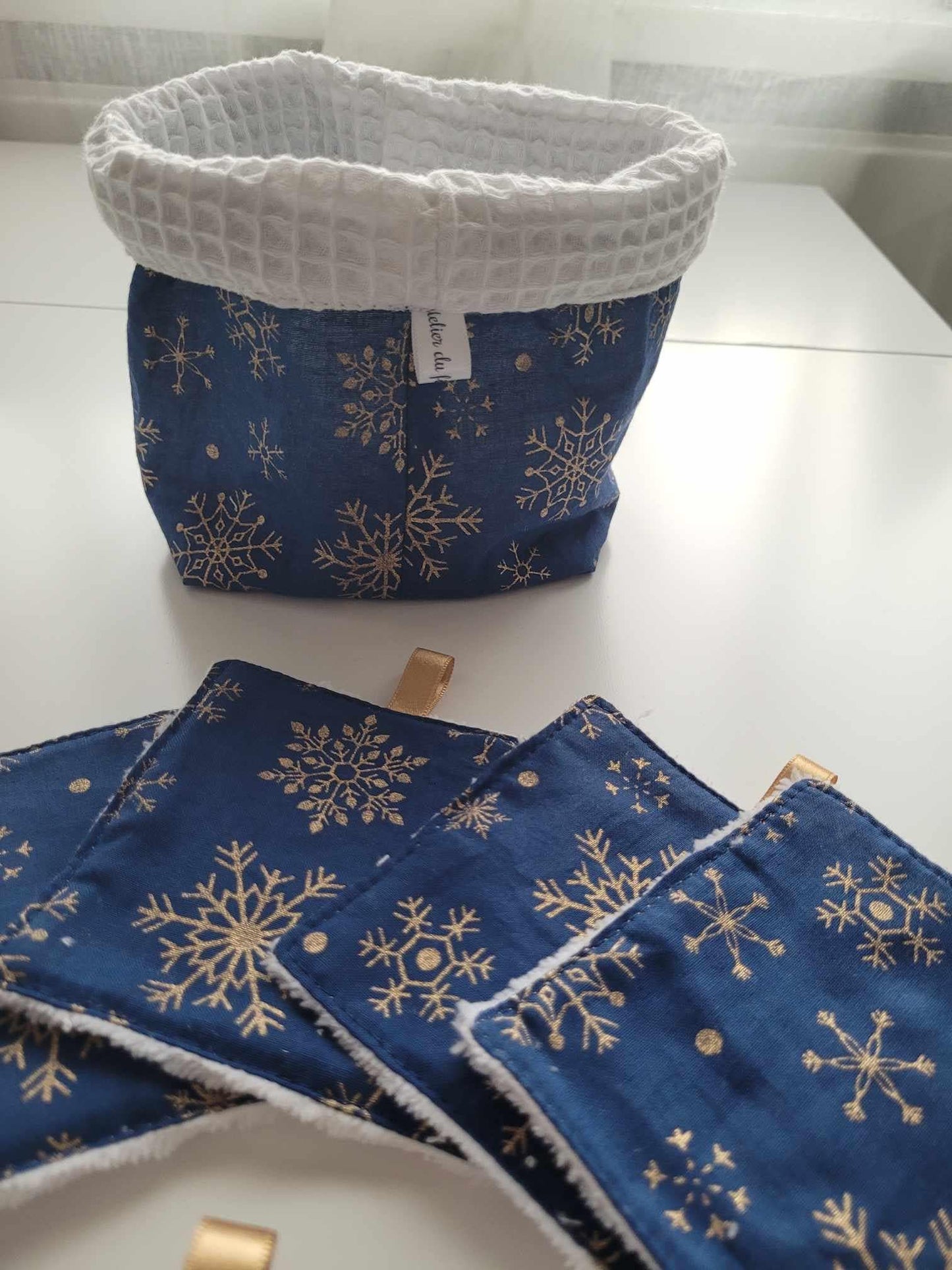 Panier et lingettes démaquillantes