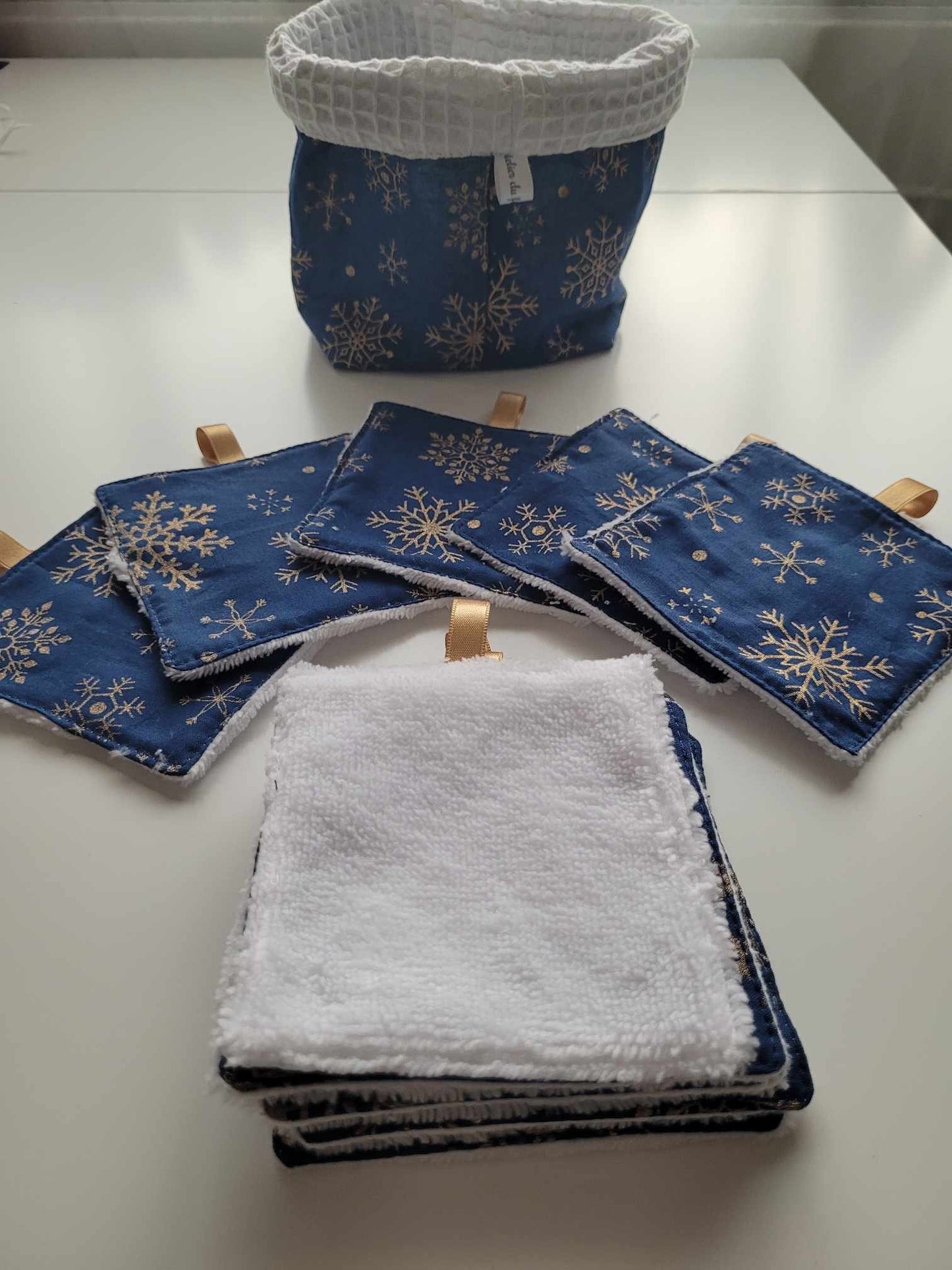 Panier et lingettes démaquillantes