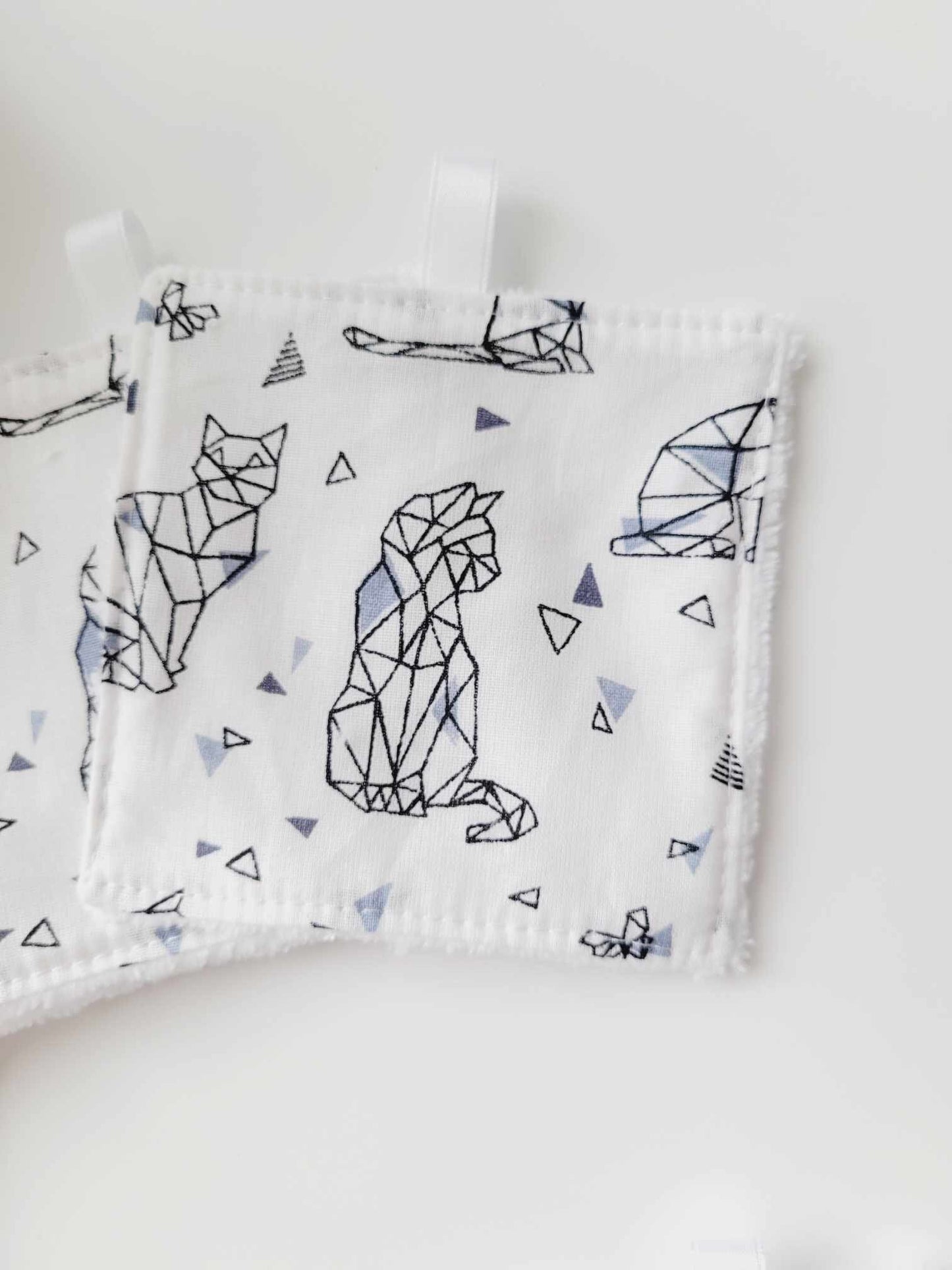 Panier et lingettes démaquillantes chat