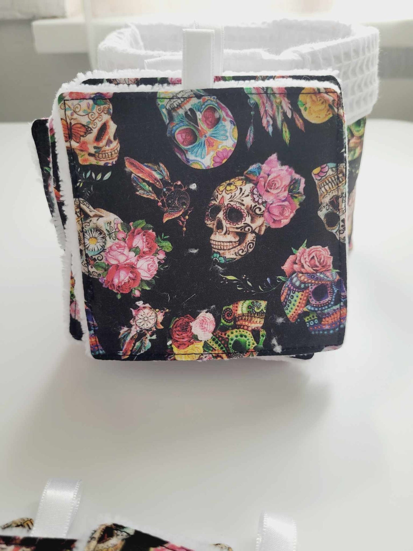 Panier et lingettes tête de mort