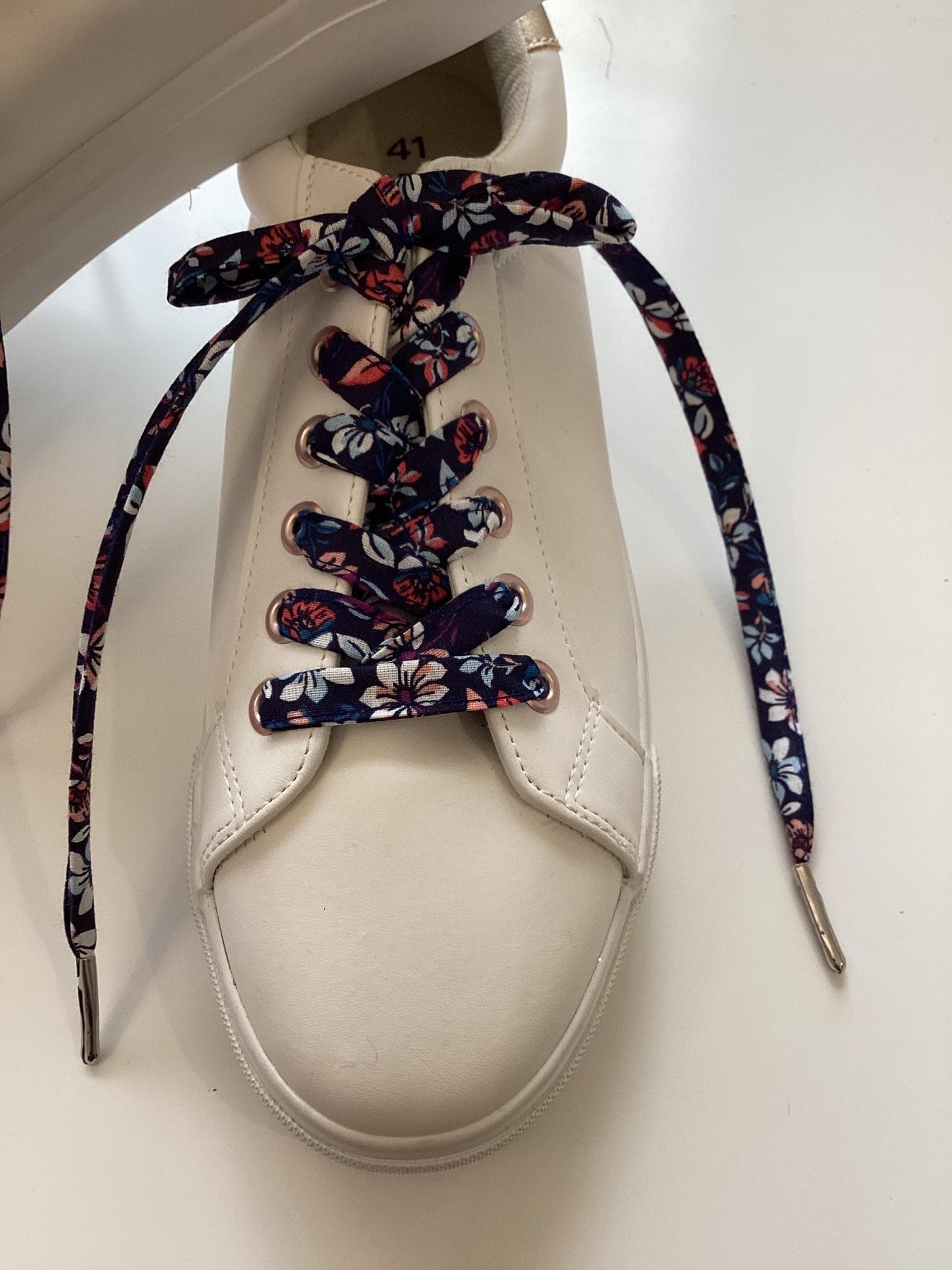 Lacets en coton fleuri