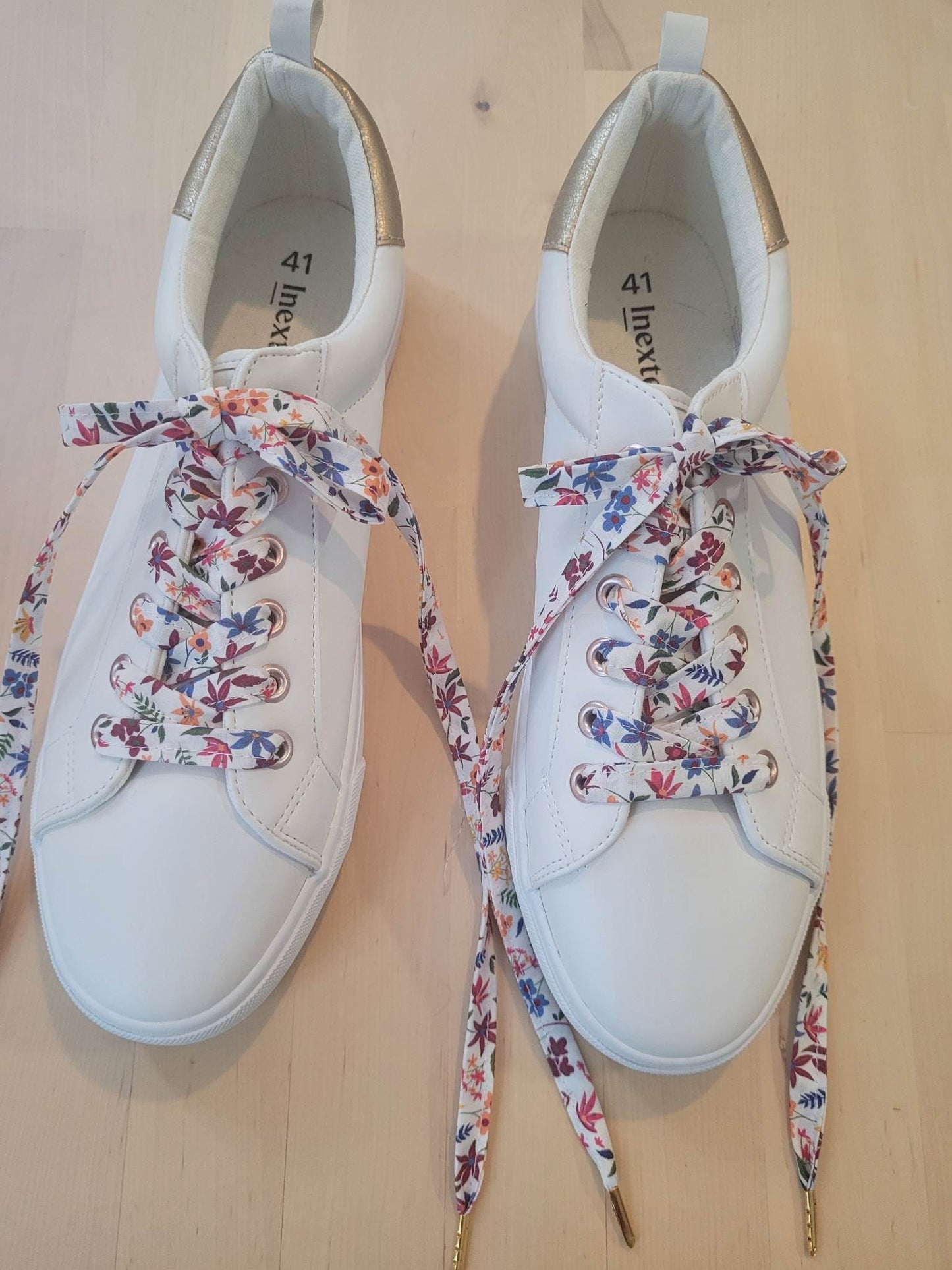 Lacets fleuri en tissu viscose