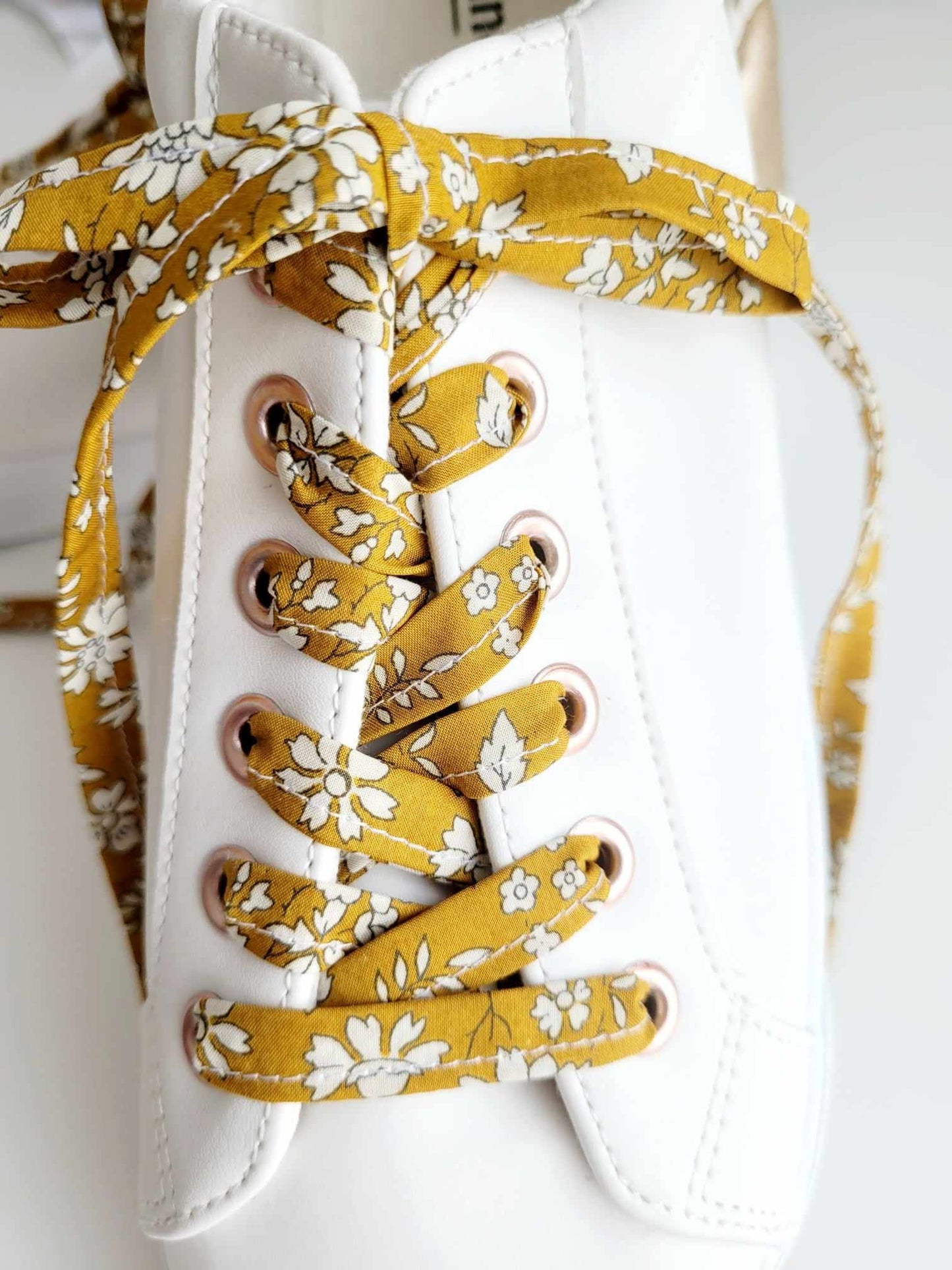 Lacets fleuri liberty