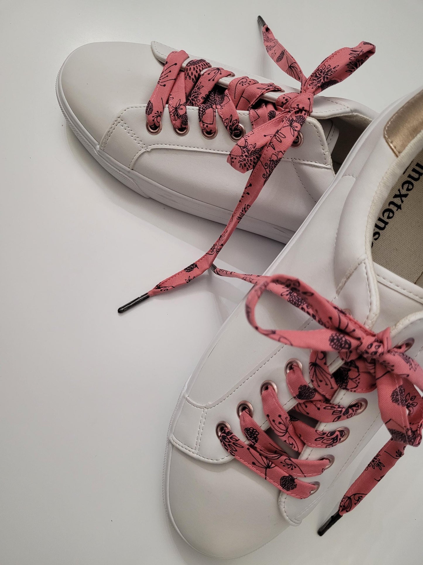 Lacets fleuris rose