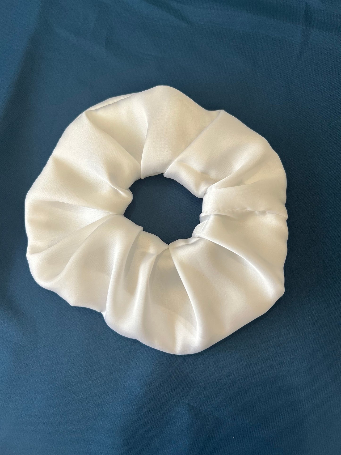 chouchou en tissu, scrunchies femme chic, accessoire cheveux, mode