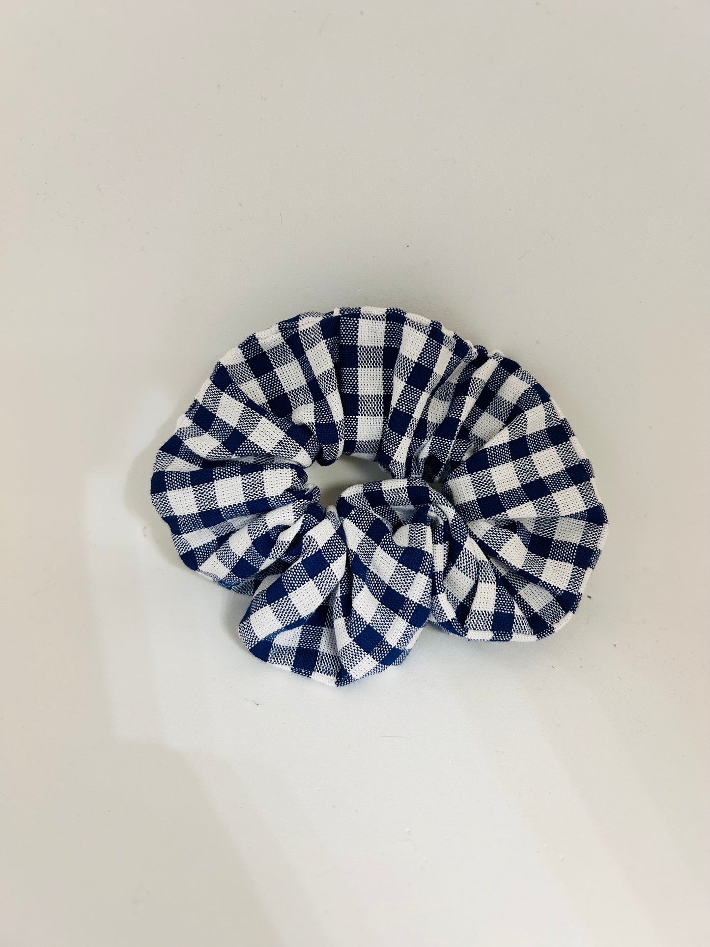 mini chouchou en tissu, mini scrunchies femme chic, accessoire cheveux, mode