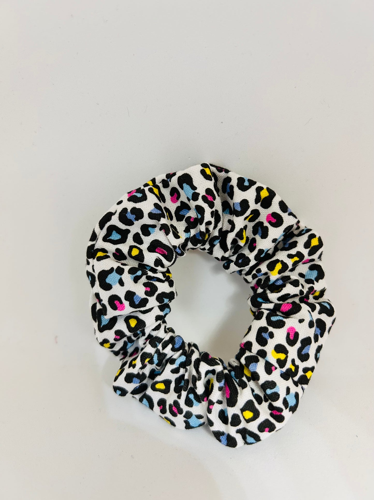 mini chouchou en tissu, mini scrunchies femme chic, accessoire cheveux, mode