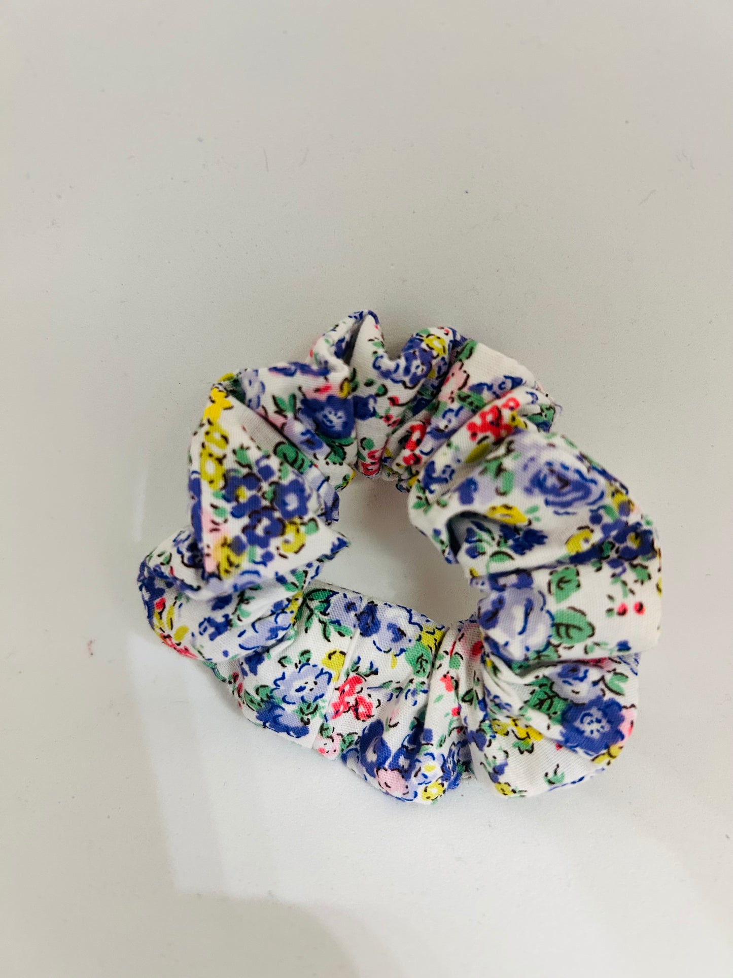 mini chouchou en tissu, mini scrunchies femme chic, accessoire cheveux, mode