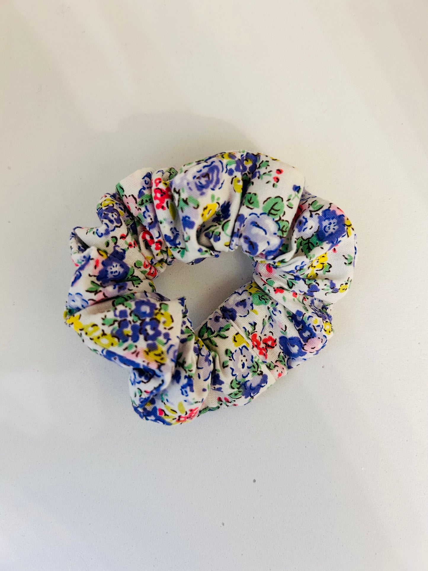 mini chouchou en tissu, mini scrunchies femme chic, accessoire cheveux, mode