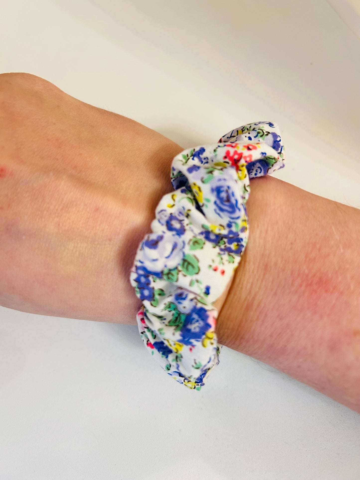 mini chouchou en tissu, mini scrunchies femme chic, accessoire cheveux, mode