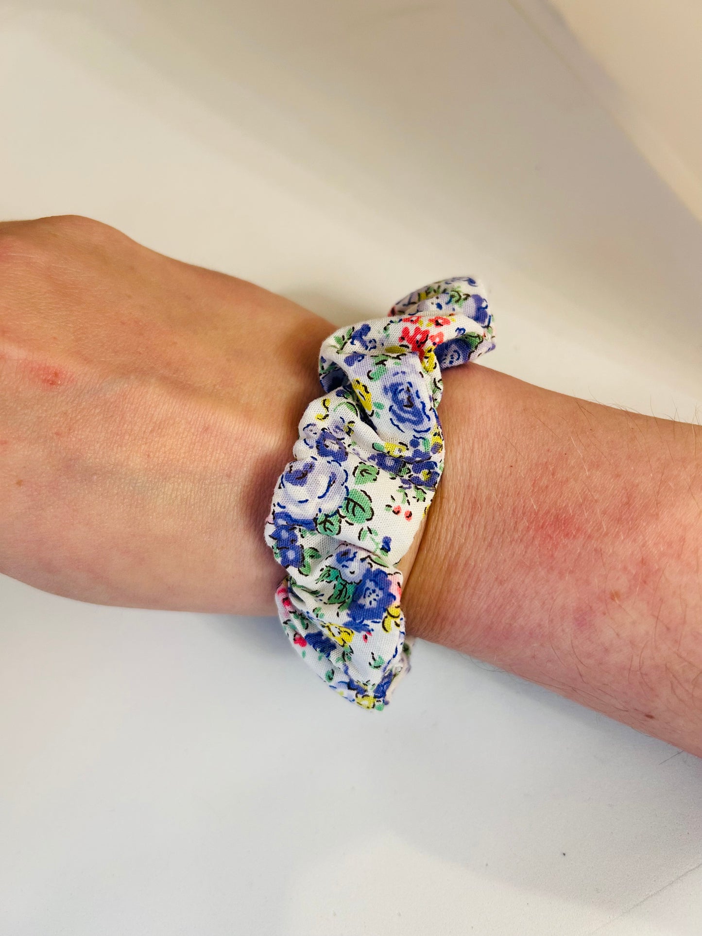 mini chouchou en tissu, mini scrunchies femme chic, accessoire cheveux, mode