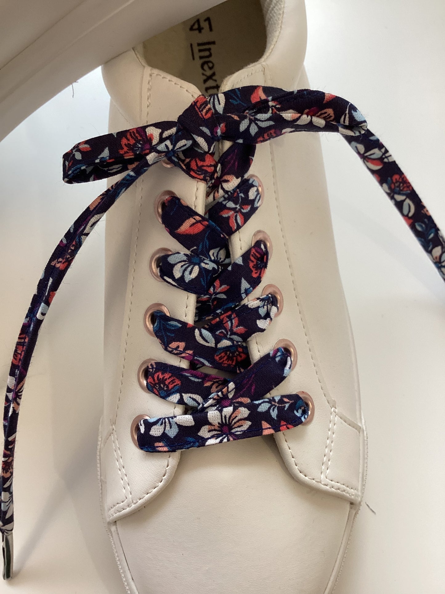 Lacets fleuri en tissu fleuri