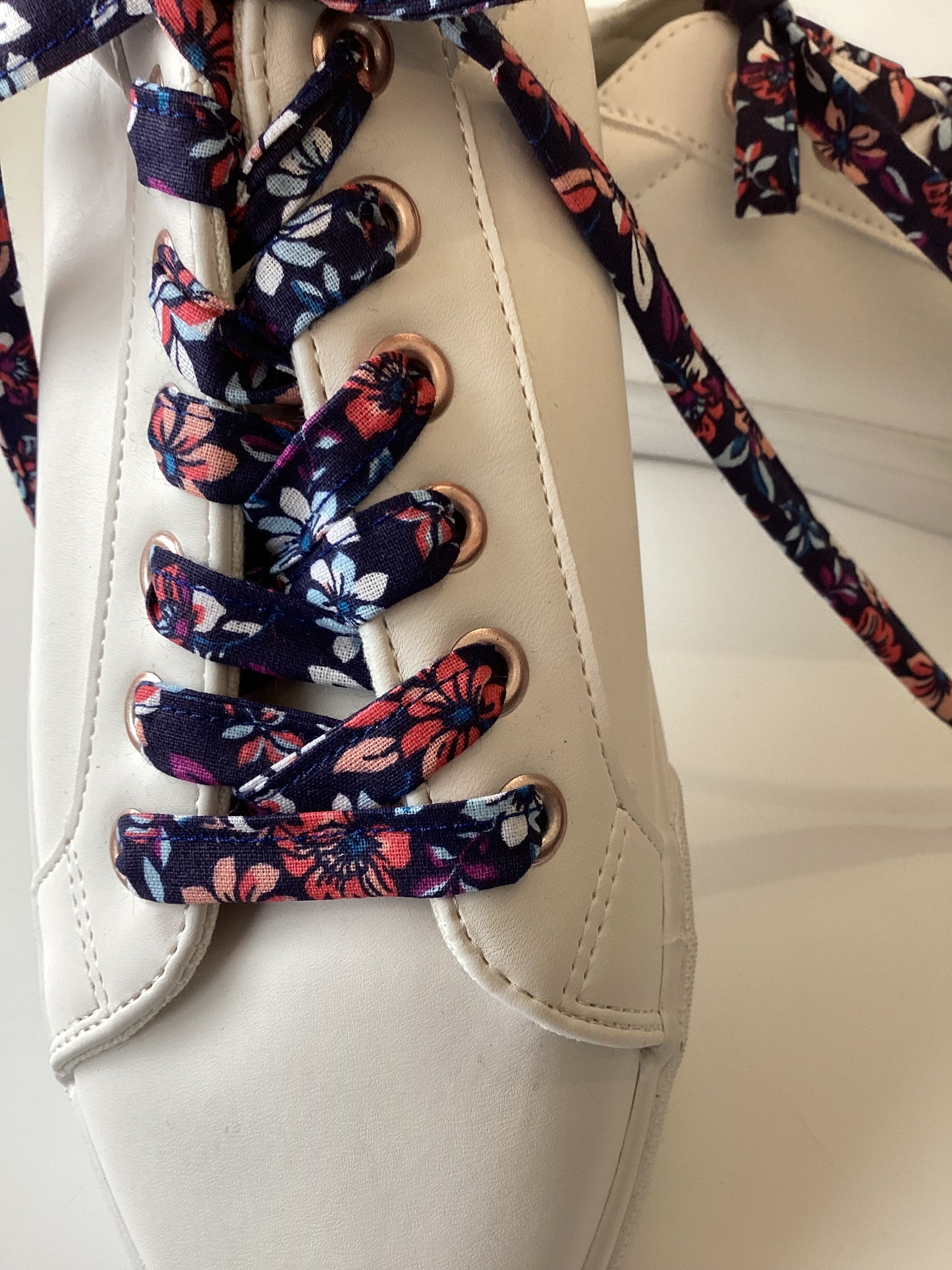 Lacets fleuri en tissu fleuri