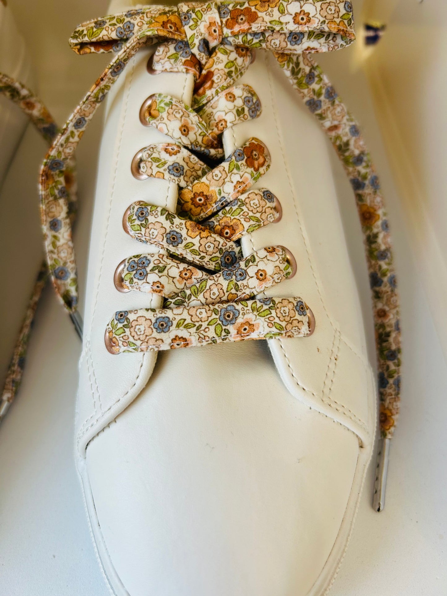 Lacets fleuri fait main