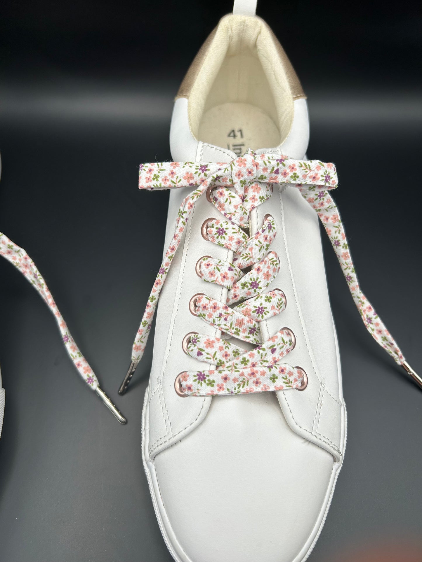 Lacets fleuri fait main en coton