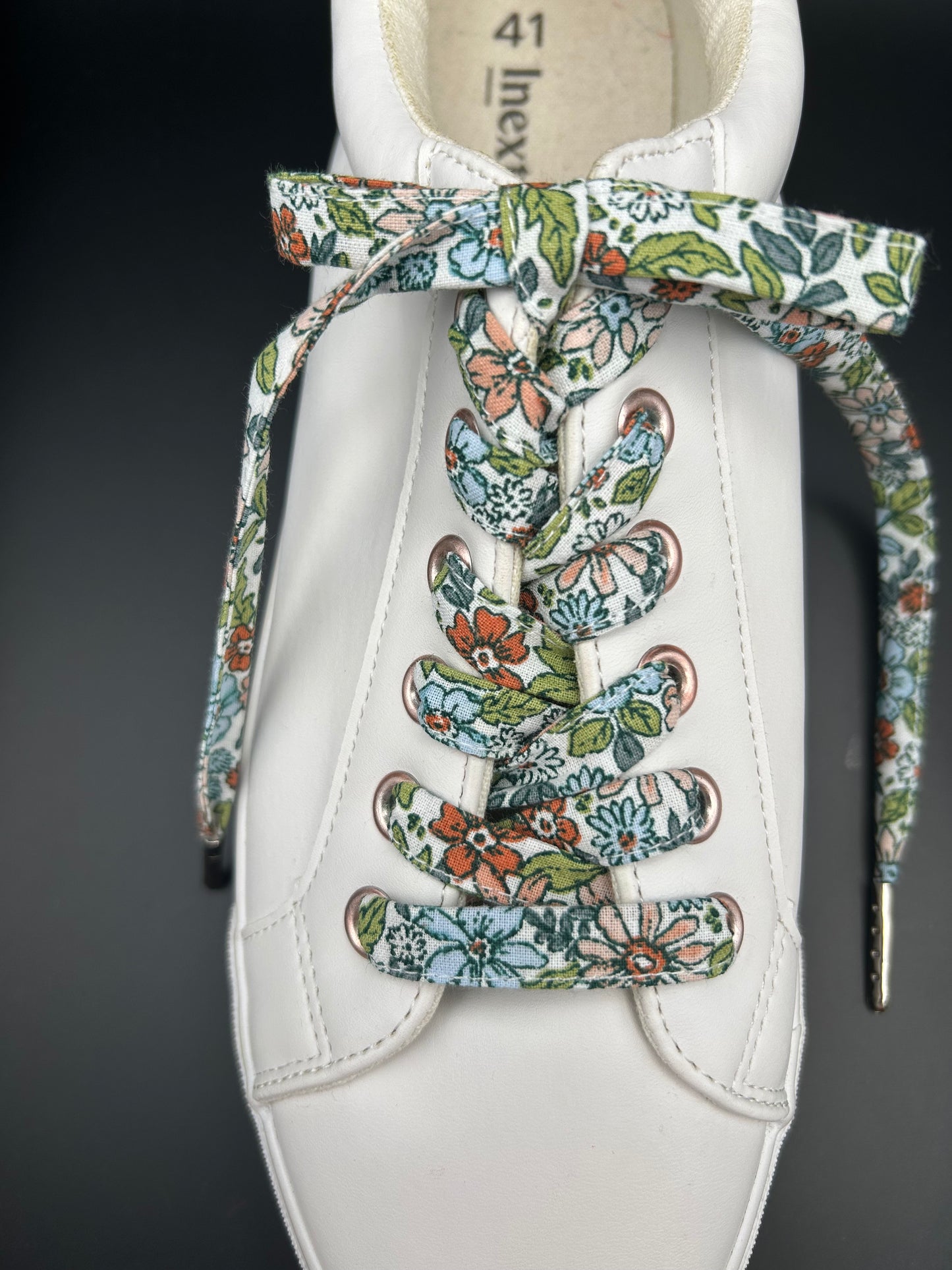 Lacets fleuri fait main