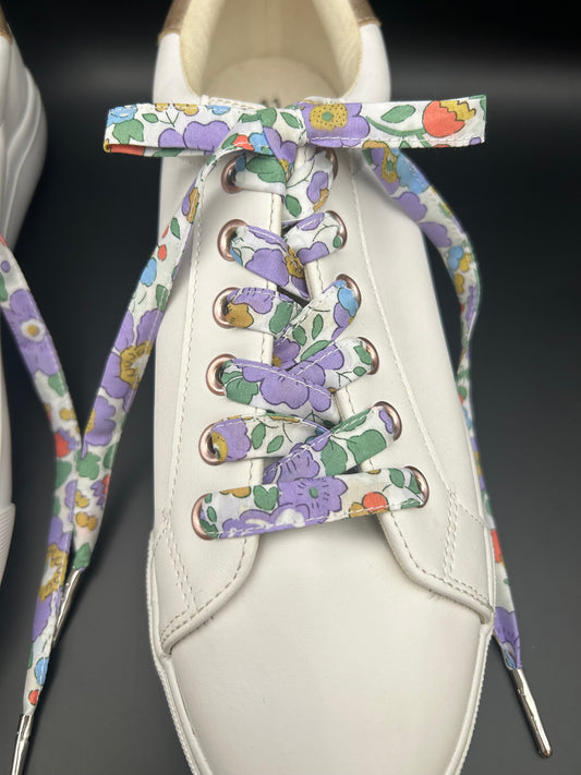 Lacets fleuris Liberty violet, vert et jaune pour baskets