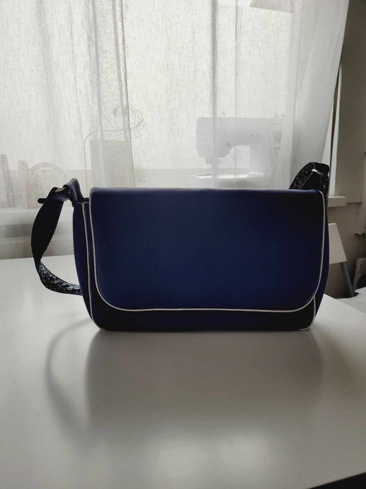 Sac à main simili cuir fleuri