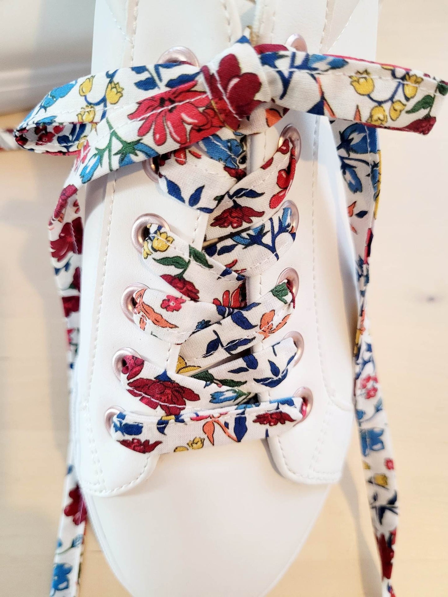 Lacets liberty fleurs en tissu viscose. Modèle Eglantine