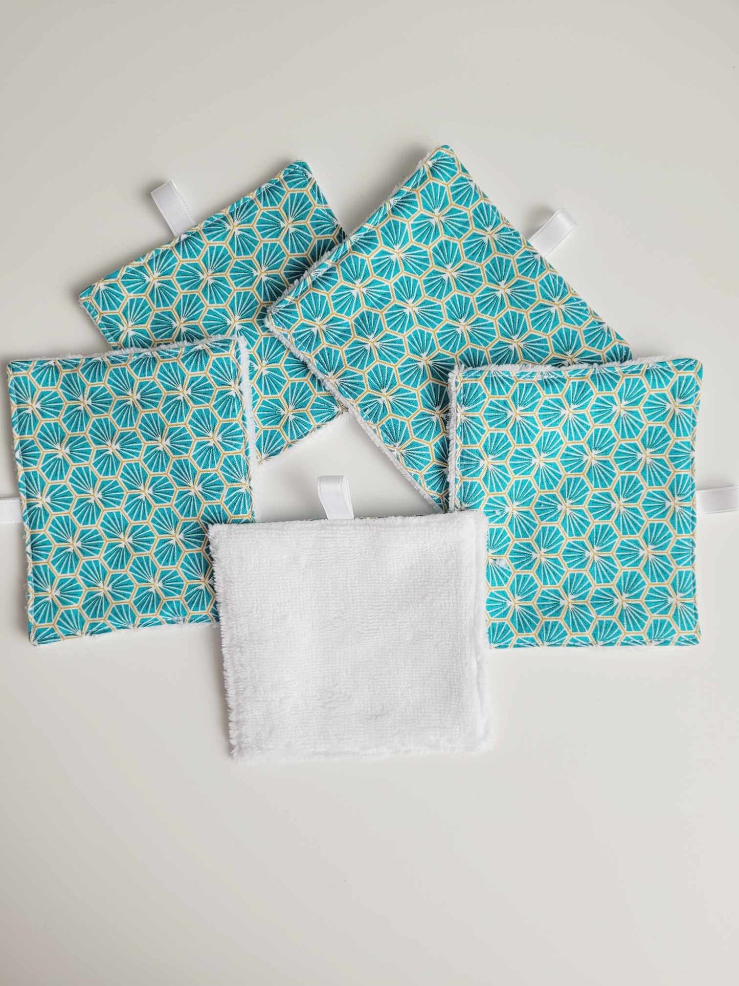 Panier et lingettes démaquillantes