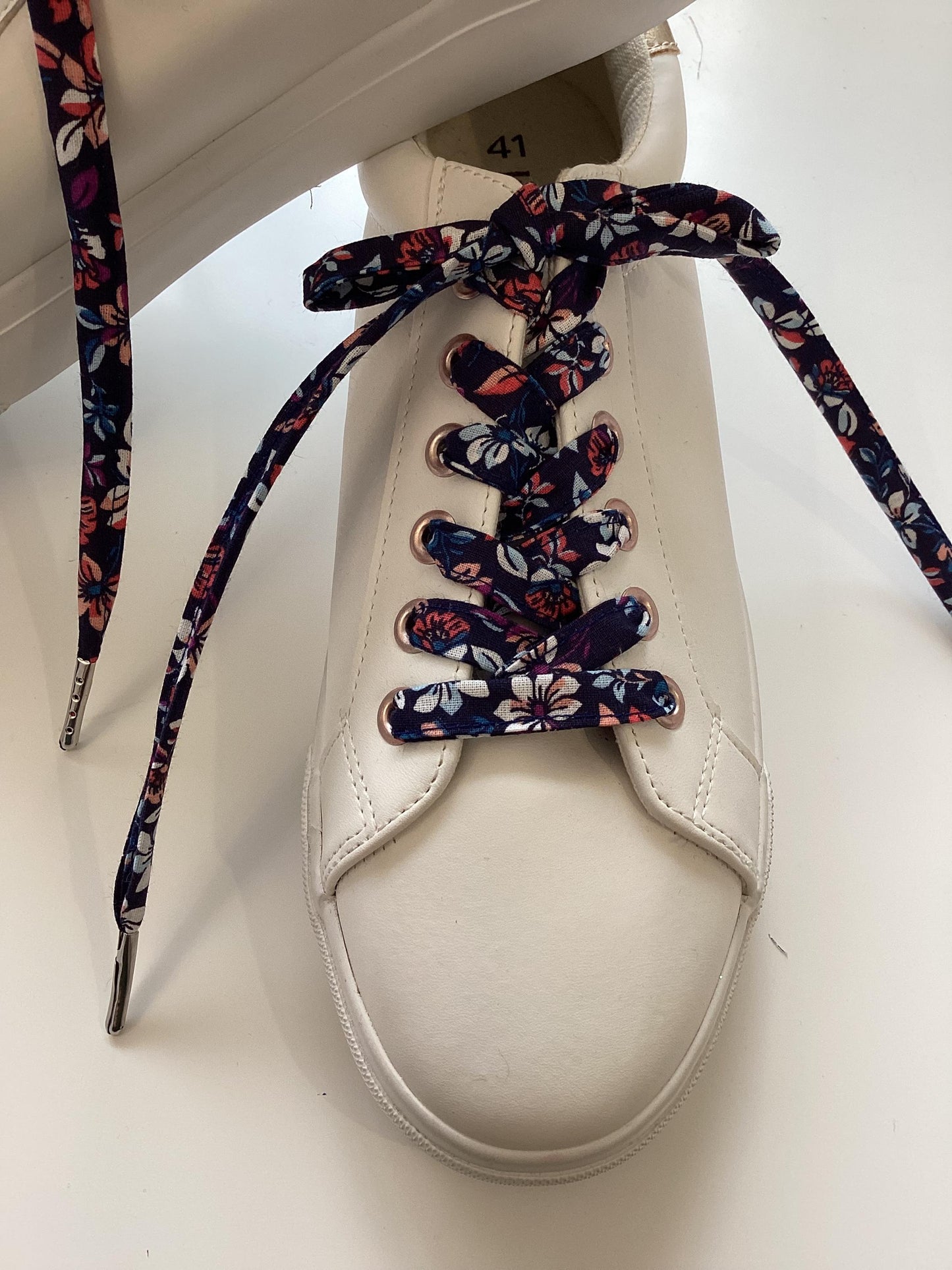 Lacets en coton fleuri